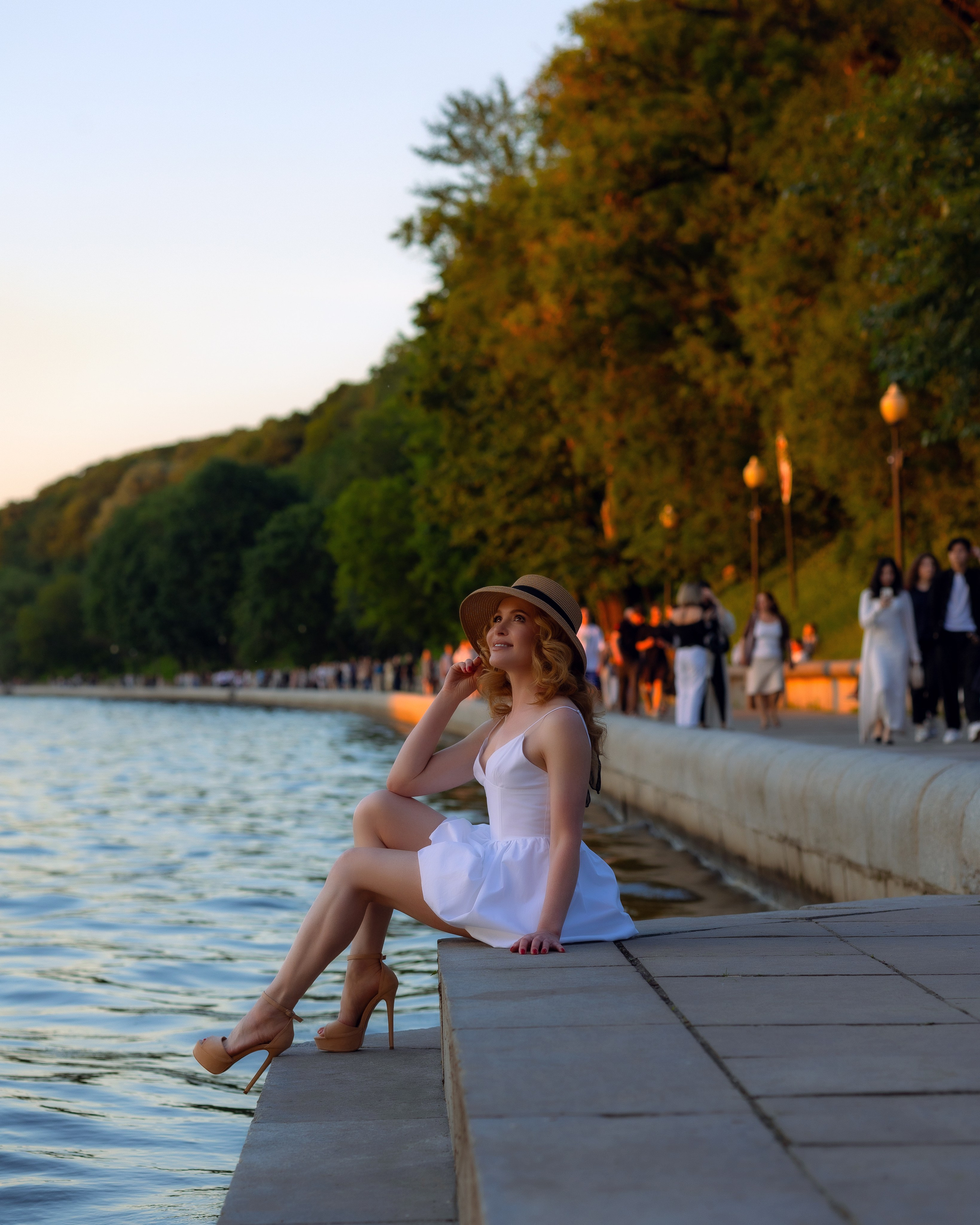 девушка на закате 