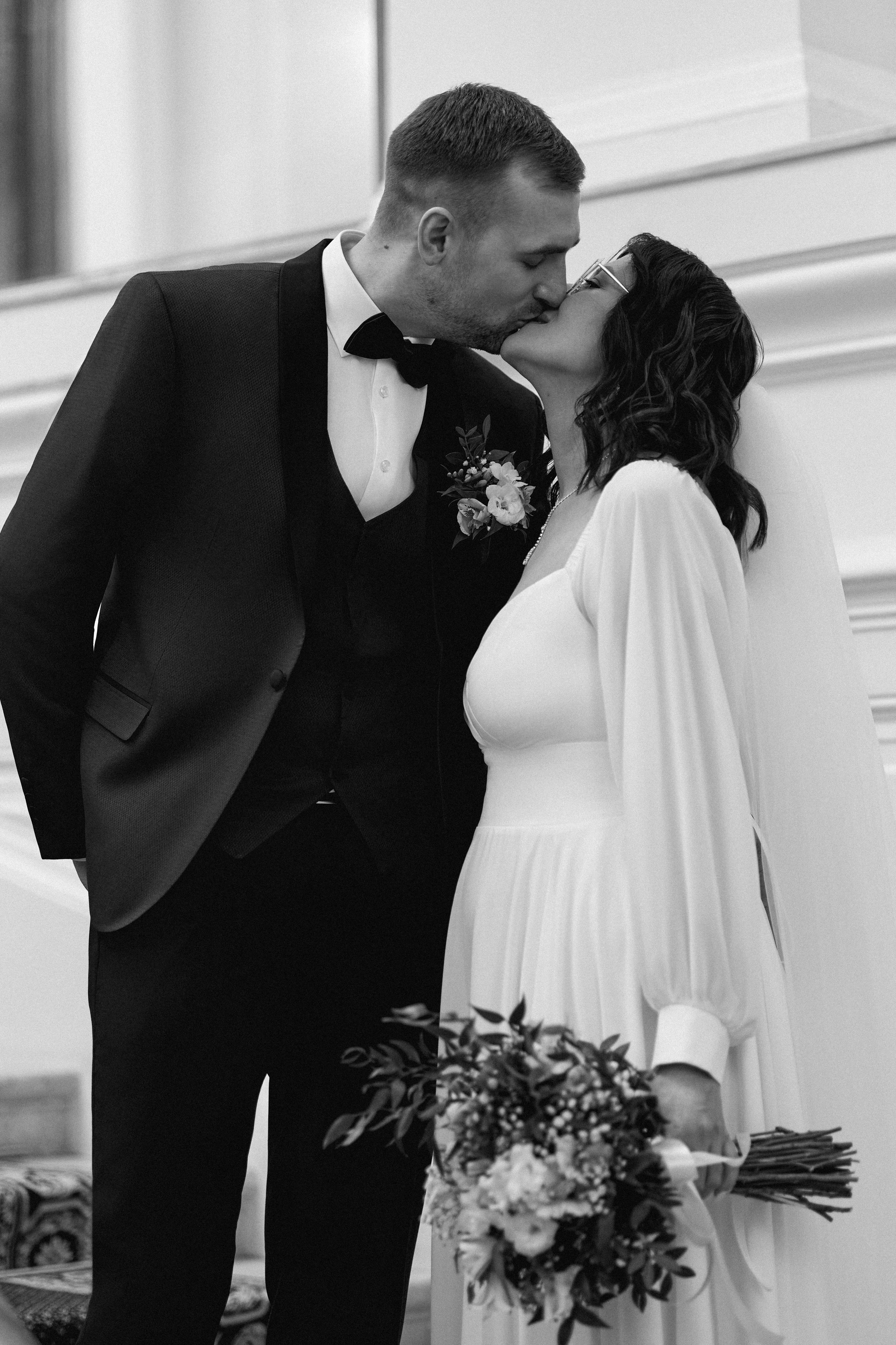 Свадебная фотосессия в Дворце Бракосочетания № 2. Сестры Карабаза. Фотографы и ретушеры в Москве и Санкт-Петербурге