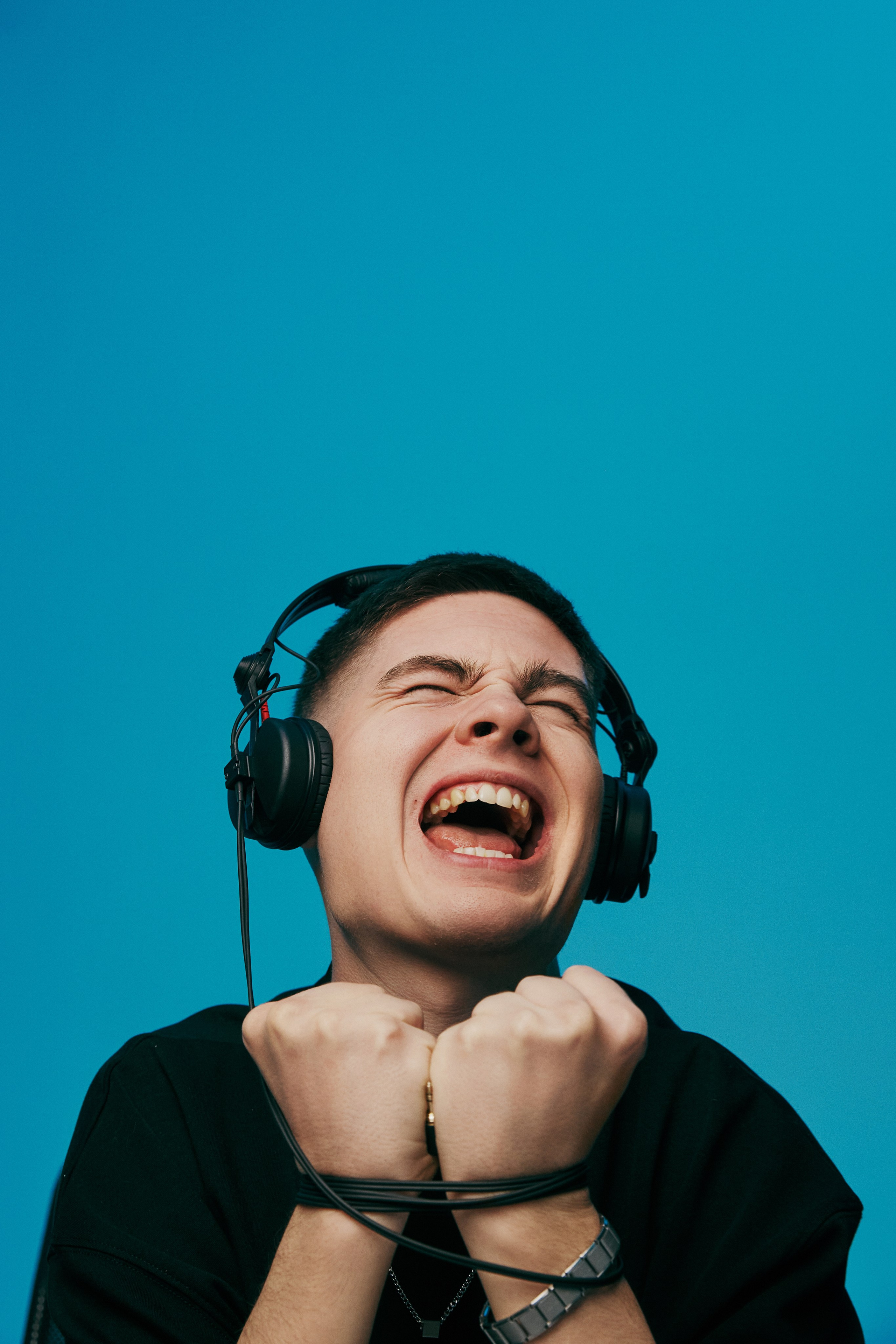 Креативная студийная фотосессия диджея NNK: яркий стиль и эмоции. Дмитрий Мазуркевич: Профессиональный Репортажный Фотограф