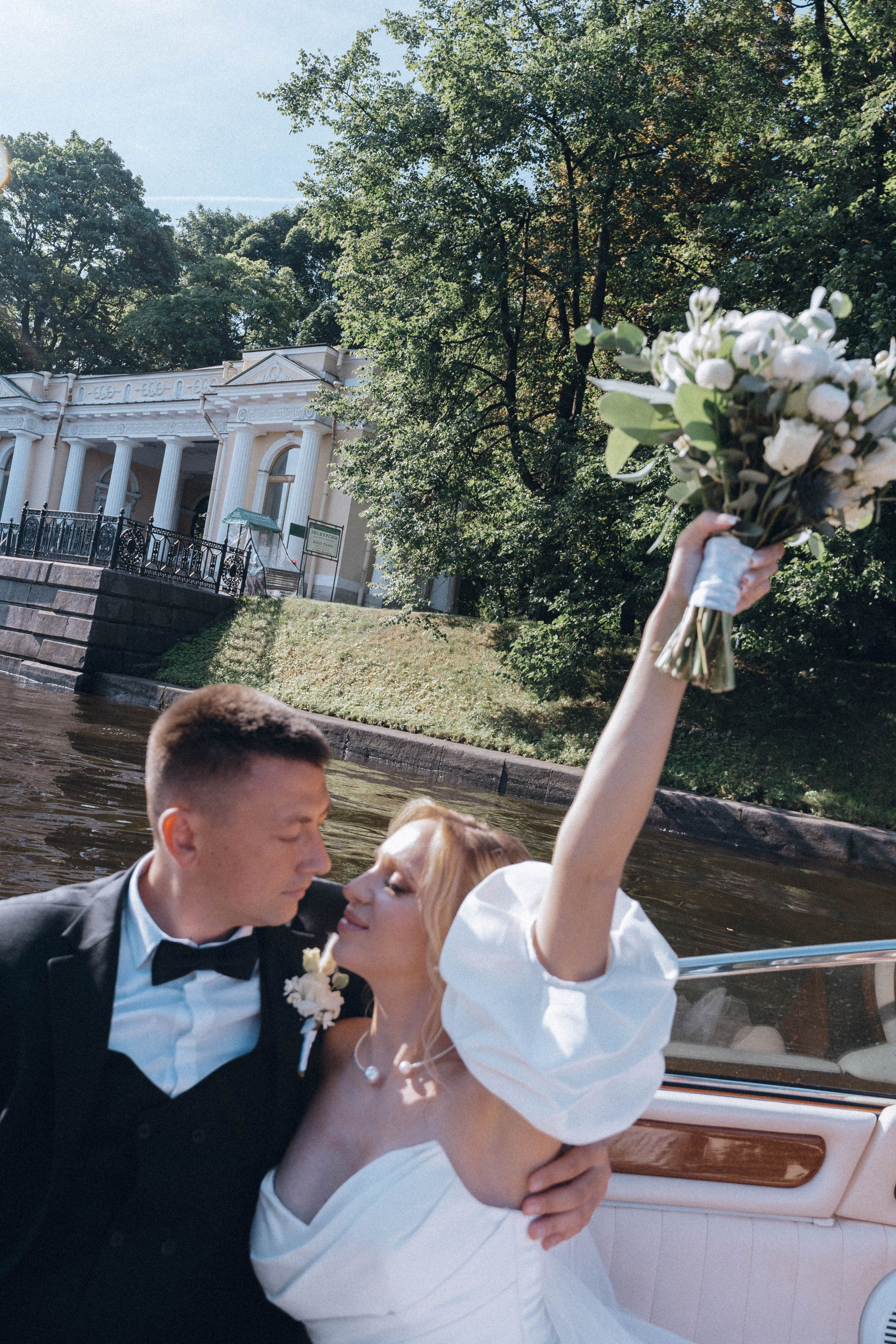 СВАДЕНБНАЯ СЬЕМКА НА КАТЕРЕ ПО КАНАЛАМ САНКТ-ПЕТЕРБУРГА И В АКВАТОРИИ НЕВЫ. Профессиональный фотограф, Санкт-Петербург — Виктория Богомолова