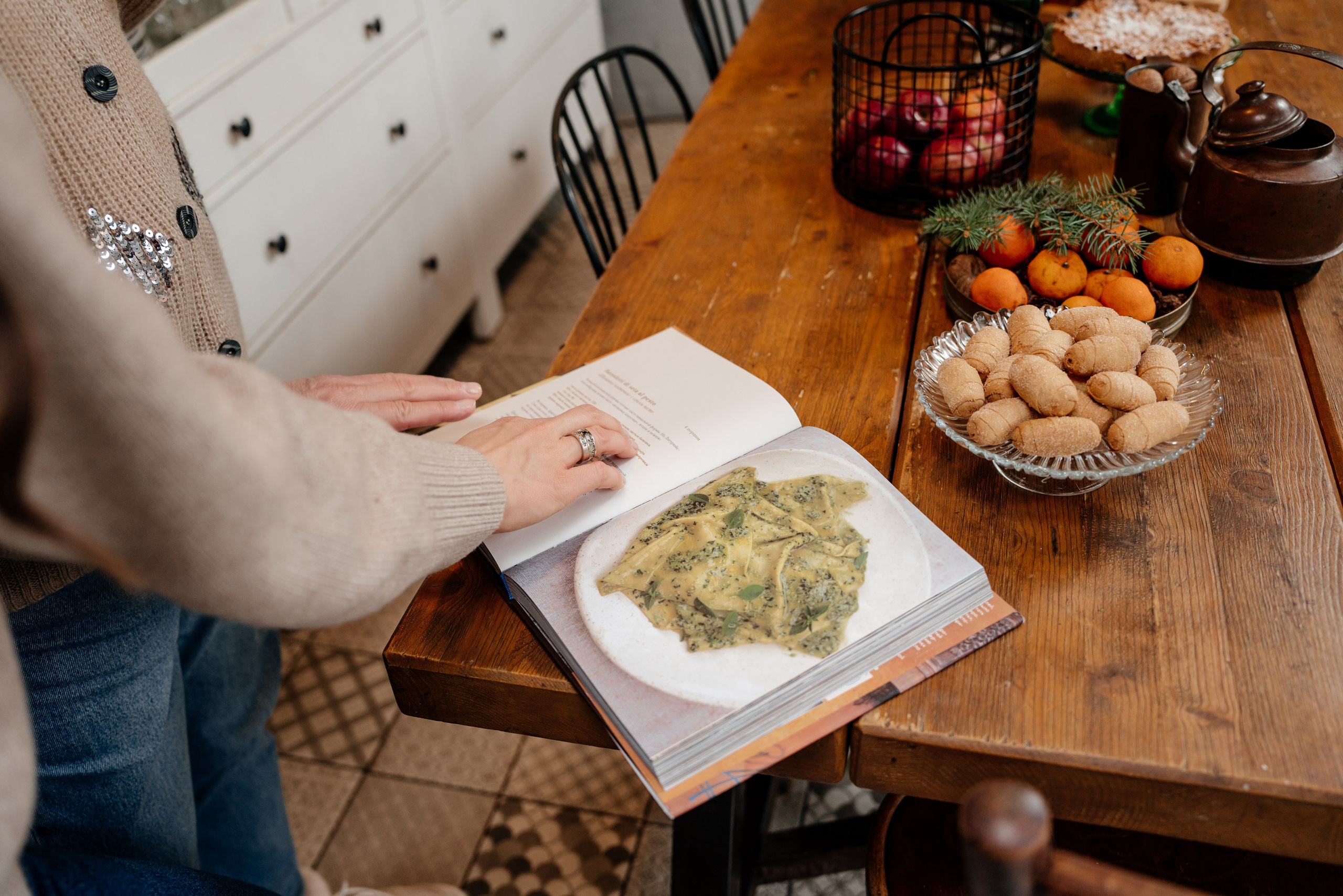 Зимняя съемка мамы и взрослой дочери. Дом Власенко. Свадебный и семейный фотограф Надежда Соловьева