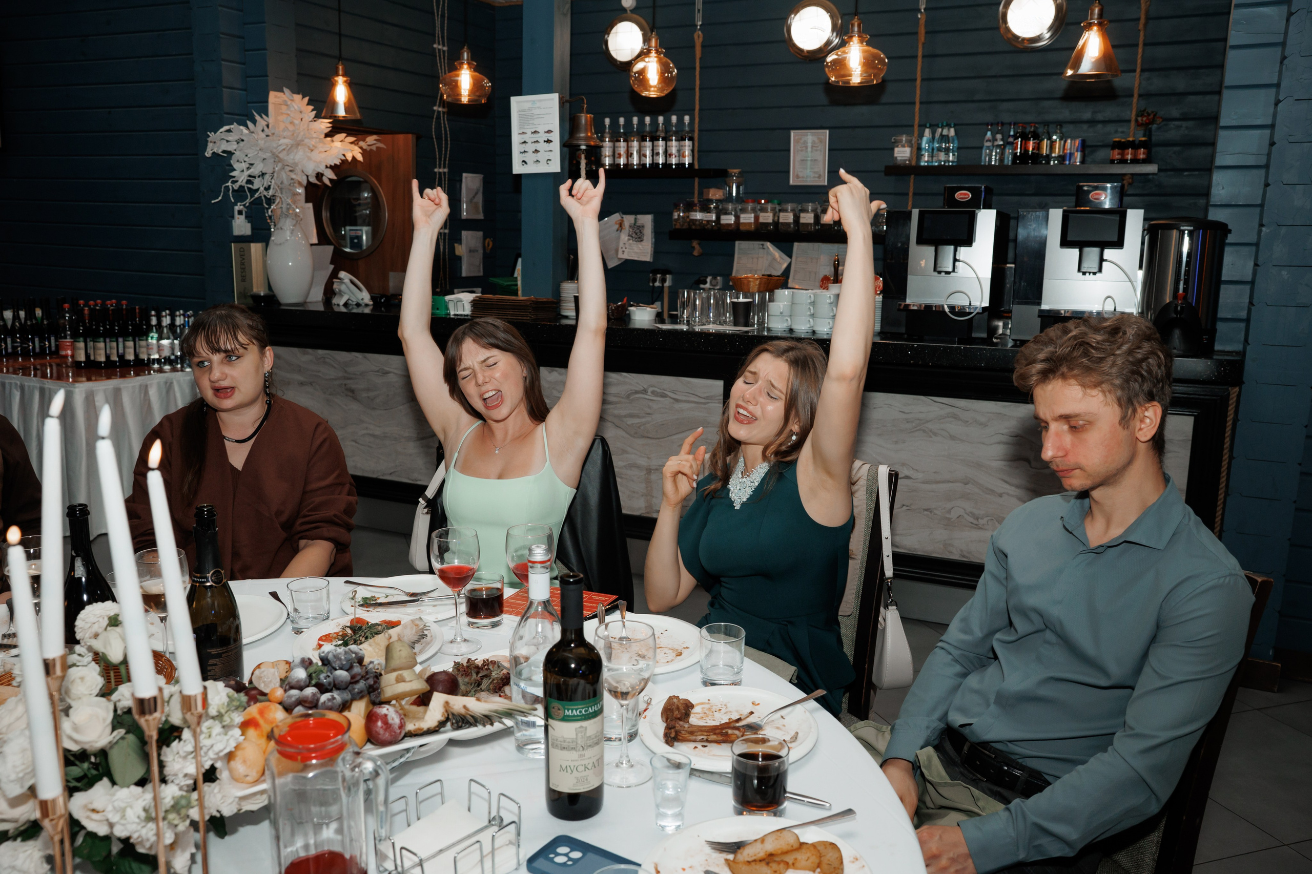 Регистрация в отеле Fish Point, ЗАГС Бутово, прогулка в Остафьево. Свадебный и репортажный фотограф (Москва, Королев и другие)