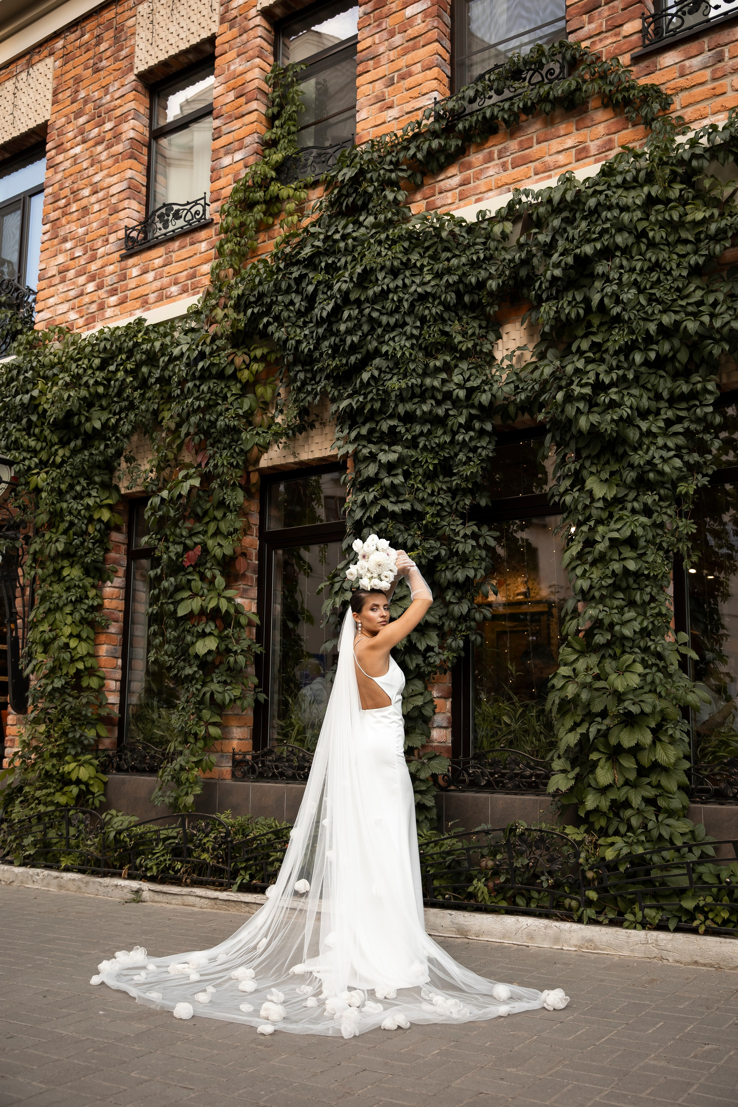 Ксюша. Я Ира и я фотографирую свадьбы более 10 лет