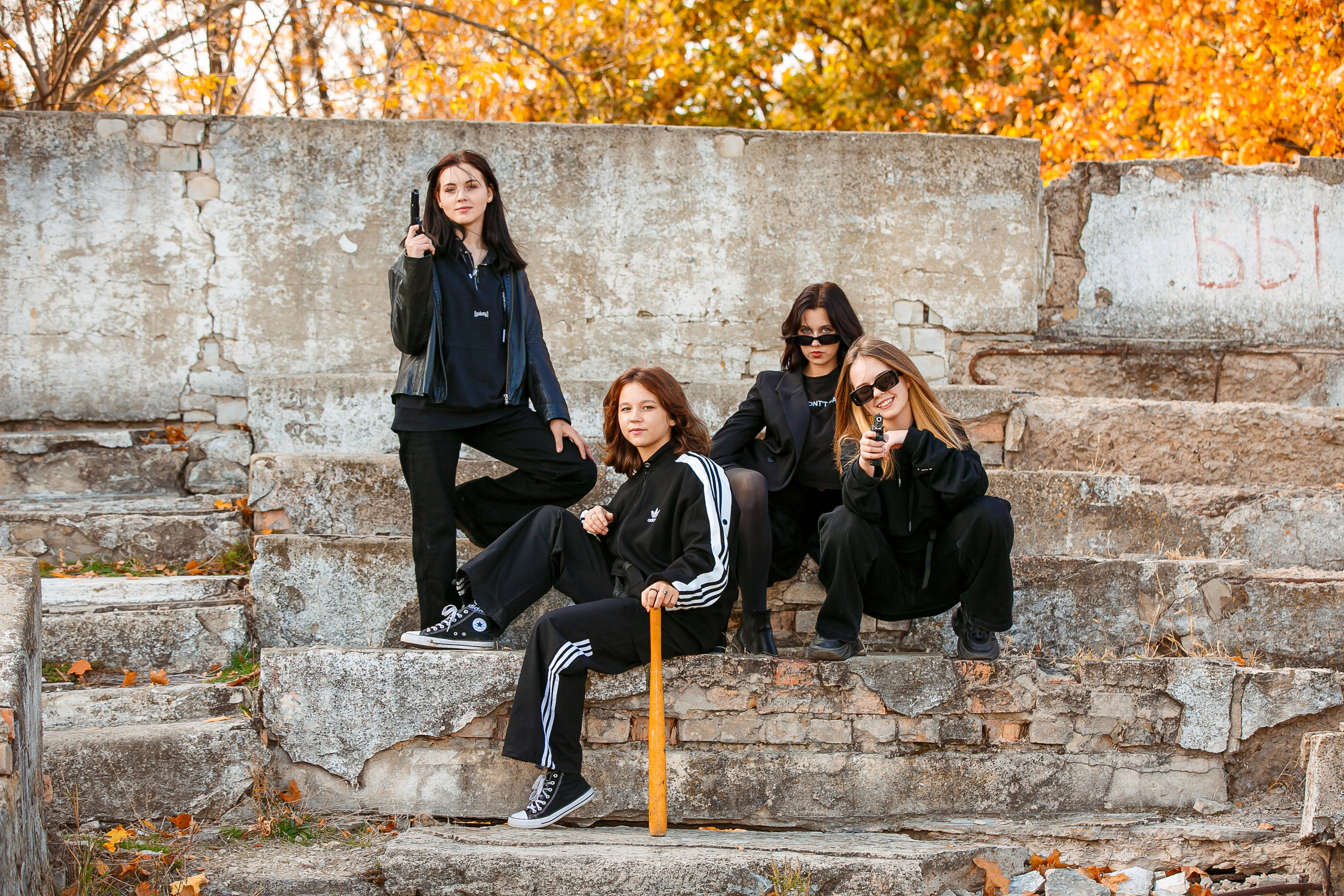 ЛЮДИ В ЧЕРНОМ. Выпускные альбомы в Донецке и ДНР. Фотограф Донецк и ДНР