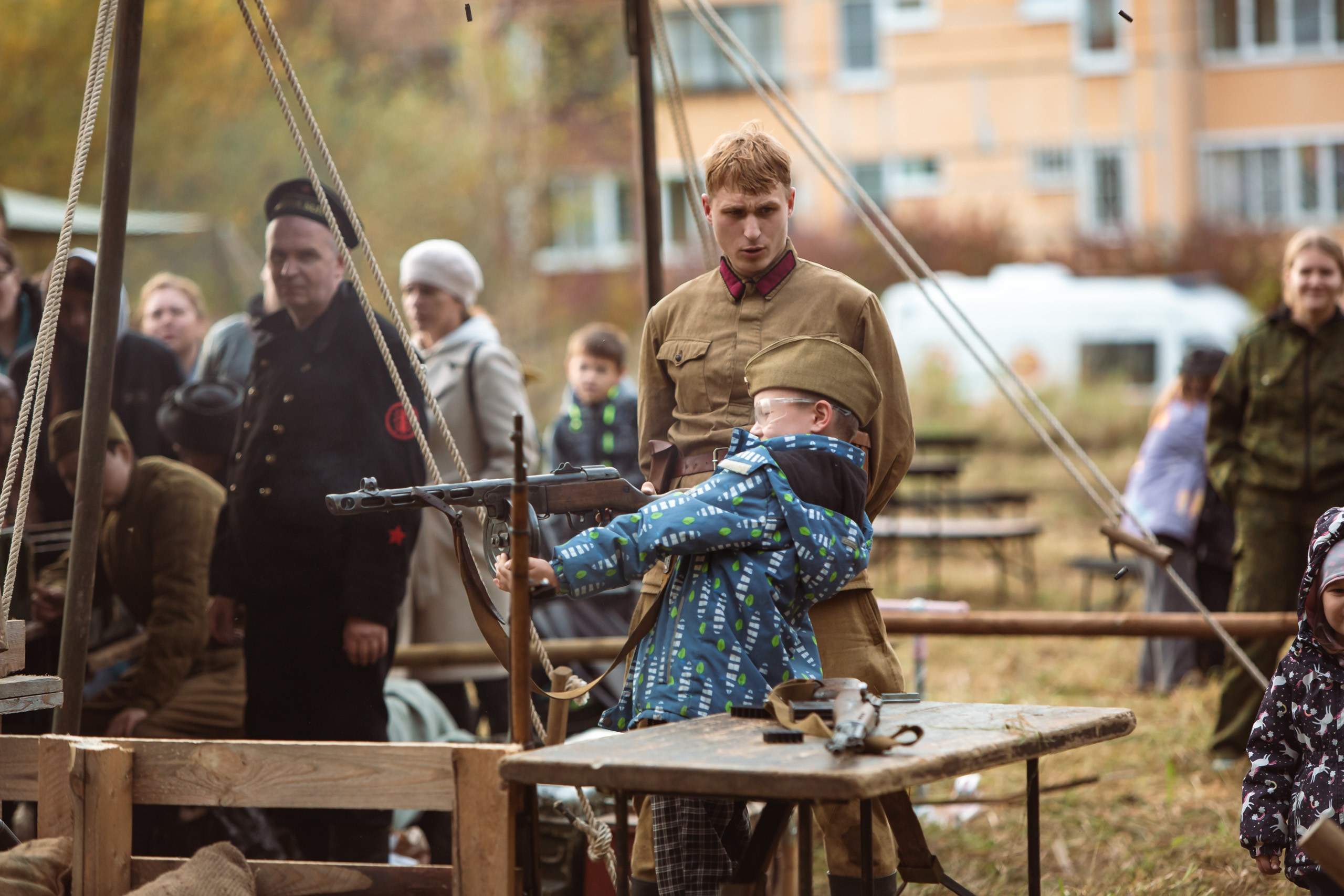 04.10.26 Реконструкция боя Петергофского десанта. Александр спб ру фотограф