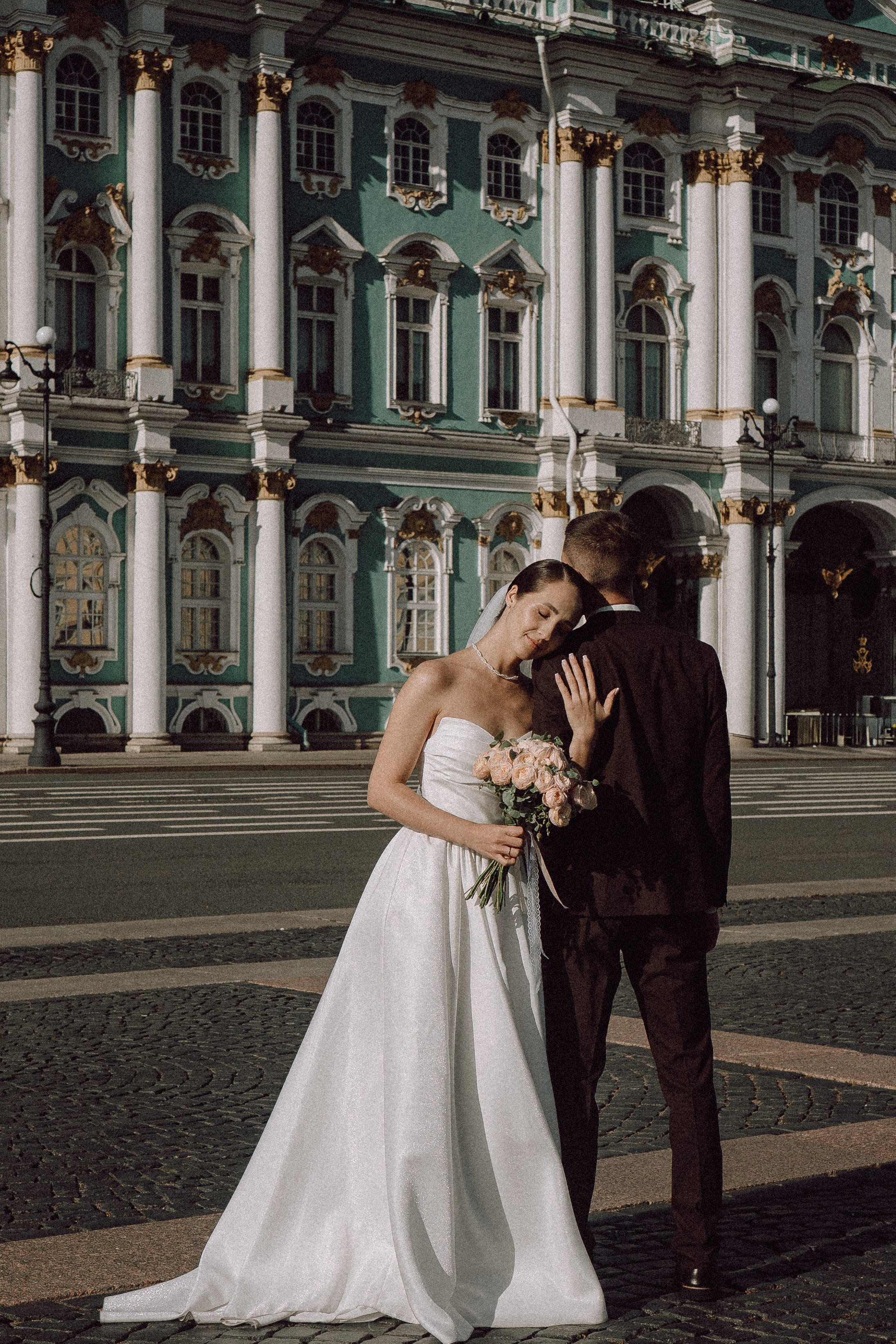СВАДЕБНАЯ ПРОГУЛКА В САНТК-ПЕТЕРБУРГЕ (ИСАКИЕВСКИЙ СОБОР, ЗИМНЯЯ КАНАВКА, ЭРМИТАЖ И БОЛЬШАЯ МОРСКАЯ УЛИЦА). Профессиональный фотограф, Санкт-Петербург — Виктория Богомолова