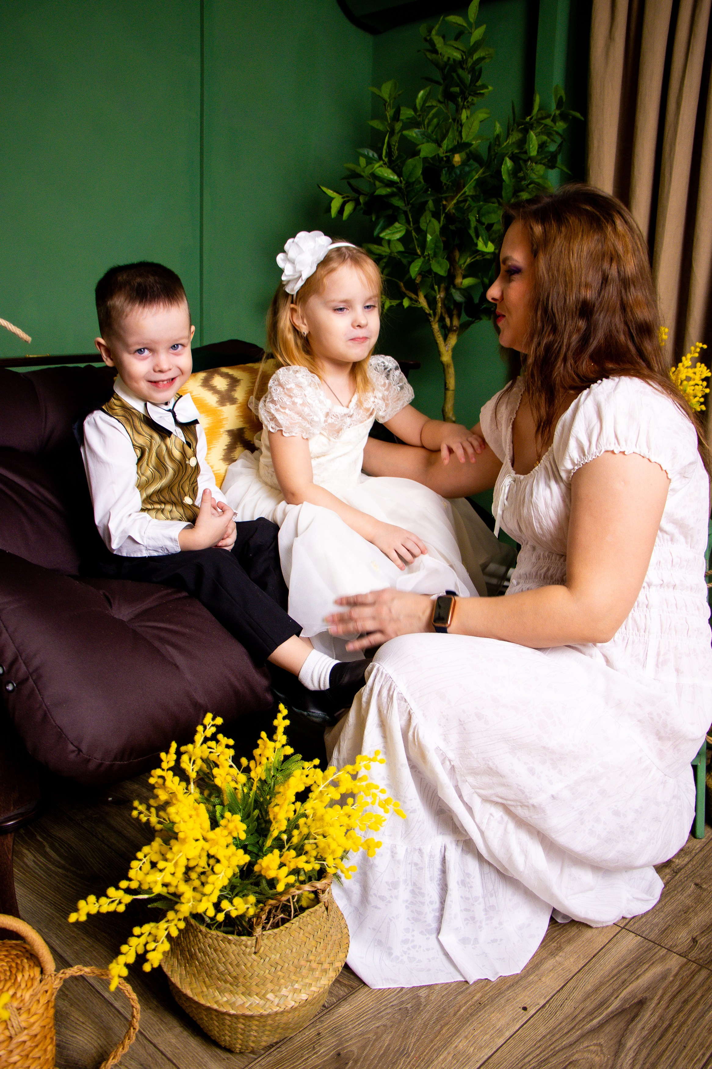 Семейная съемка с мимозой. Фотограф Татьяна Матрос