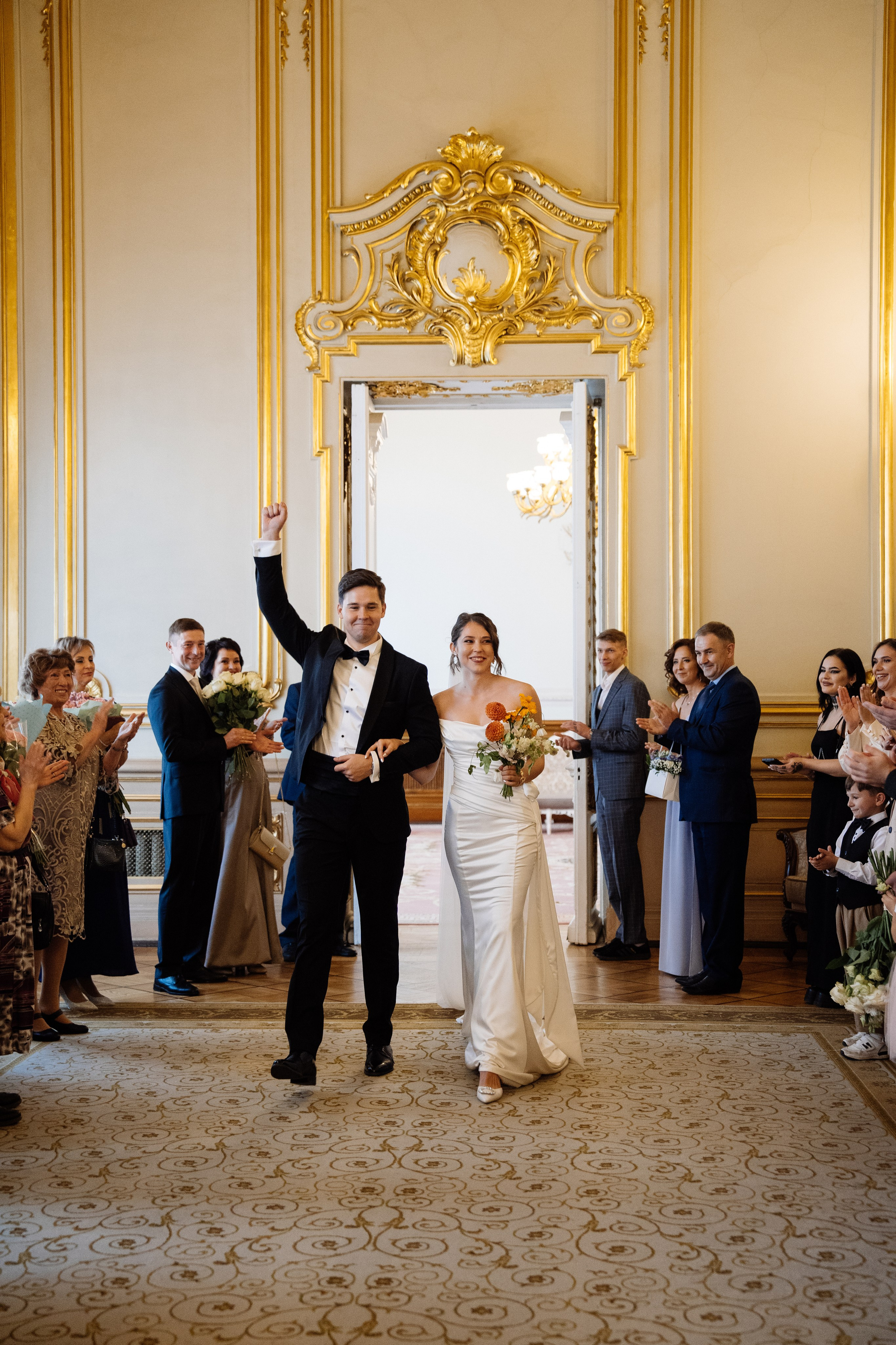 Оранжевая свадьба в гребешках. Свадебный фотограф организатор в Санкт-Петербурге Ассоль Опарина