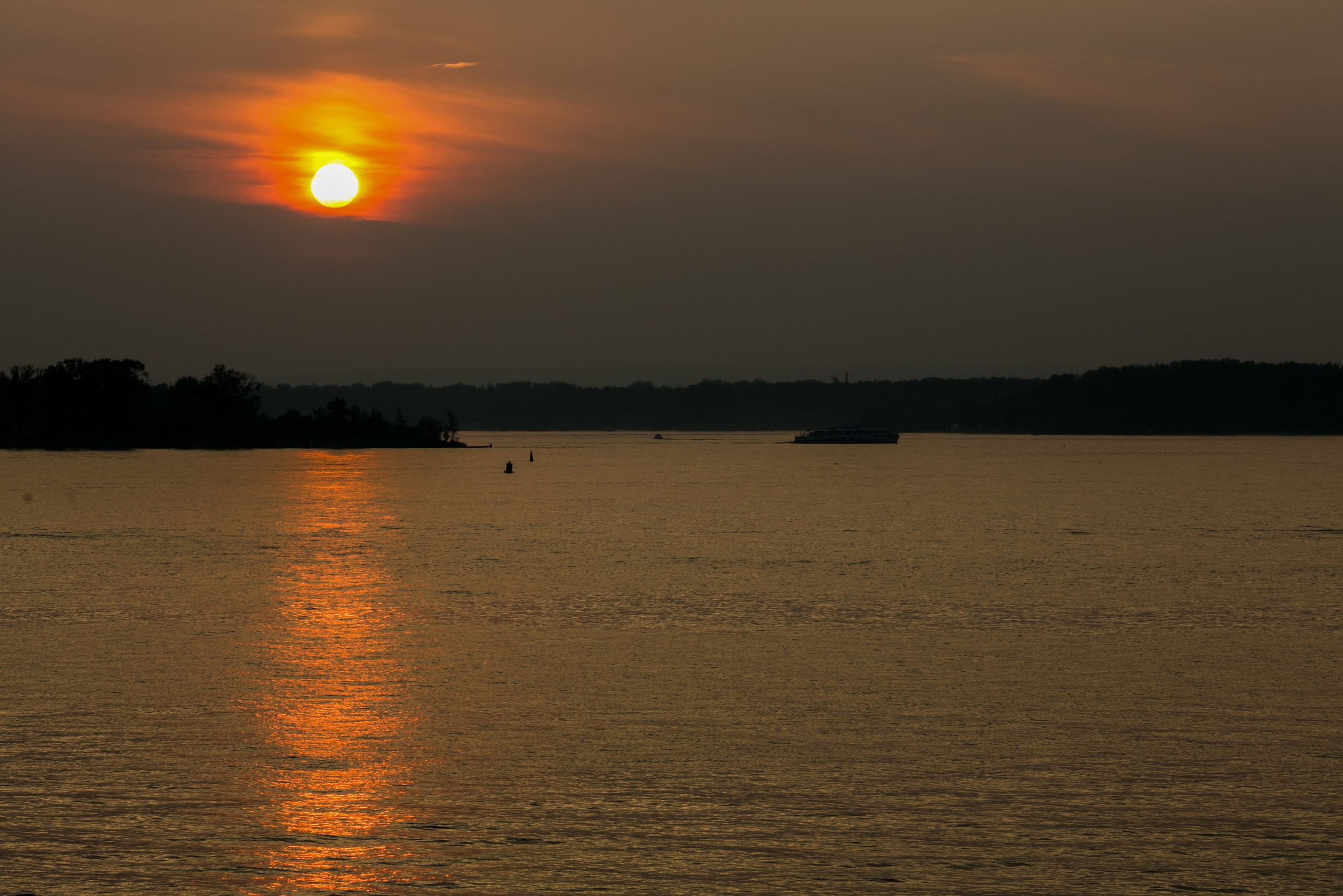 Love Story на набережной в Самаре. Свадебный фотограф, видеограф в Самаре, Самарской области. Видеосъемка