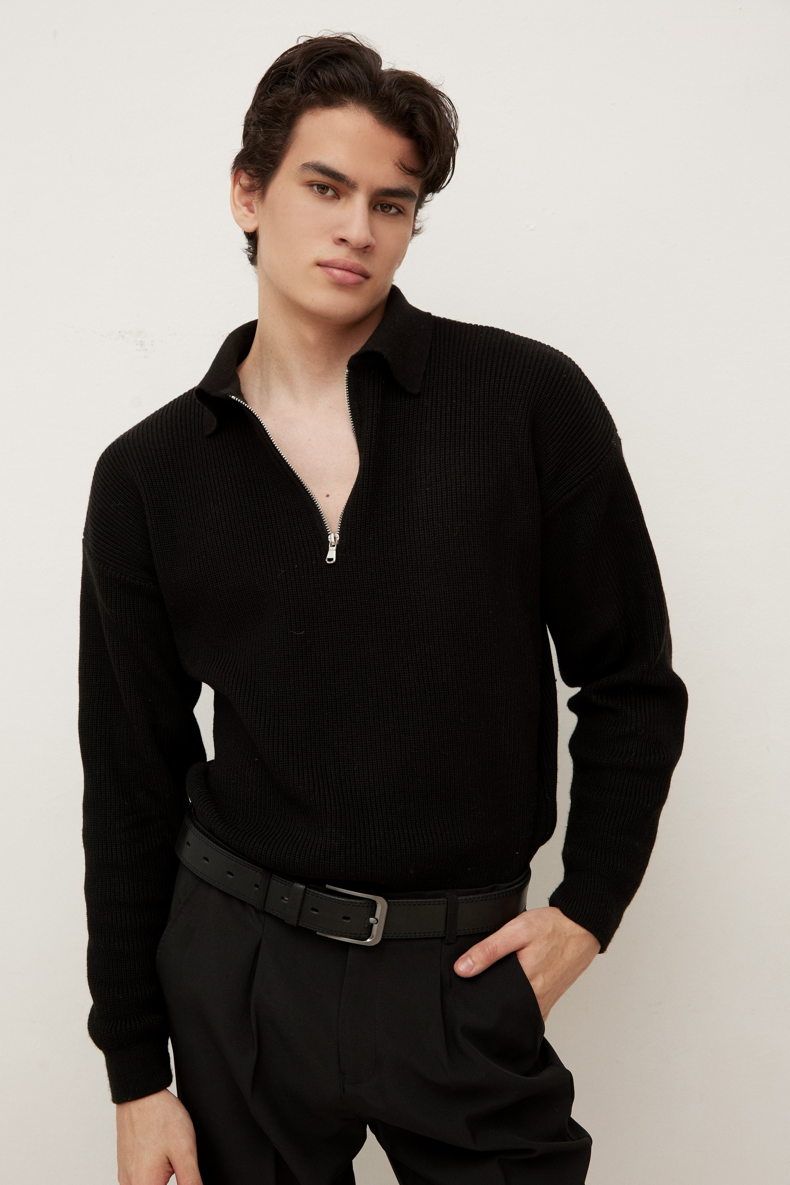 Михаил Кошелев. Съёмка одежды для маркетплейсов и брендов Morozova Production