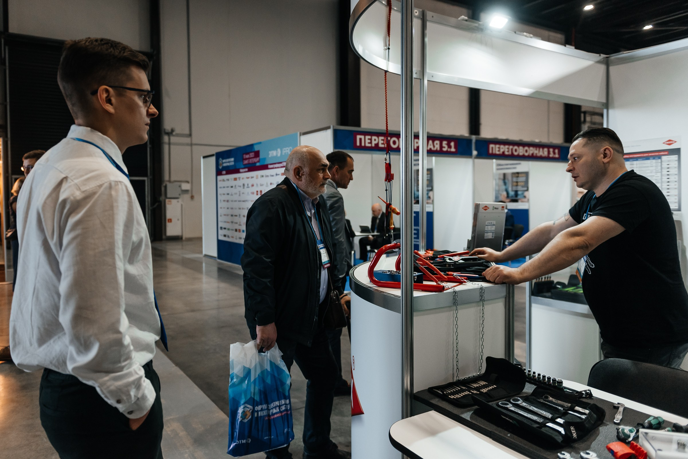 Репортажная съёмка на форуме ЭТМ. Свадебный фотограф в Санкт-Петербурге Венера Ахметова