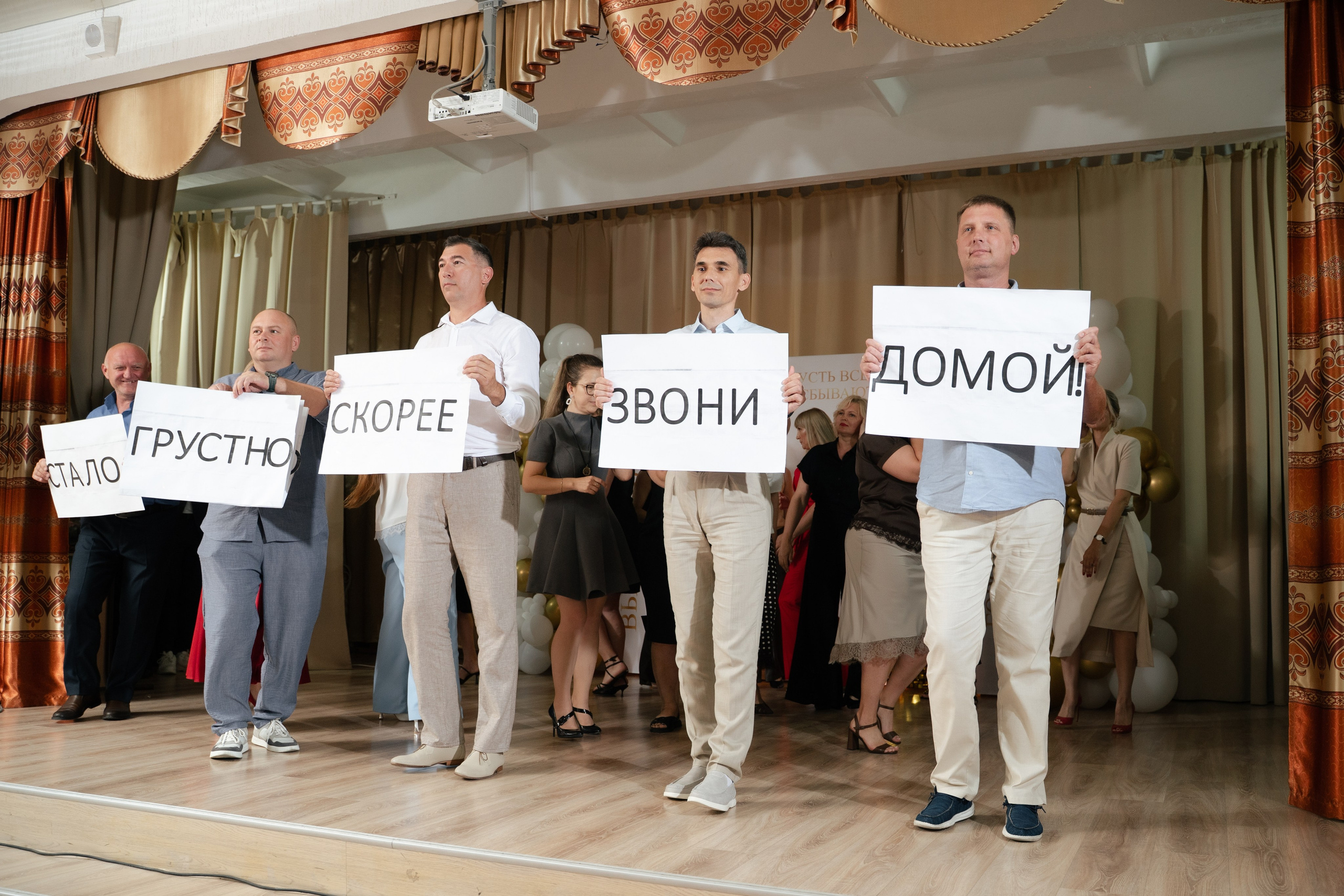 40 Школа 11 класс вручение аттестатов. Выпускные альбомы Натальи Бутко: Новороссийск, Анапа, Геленджик