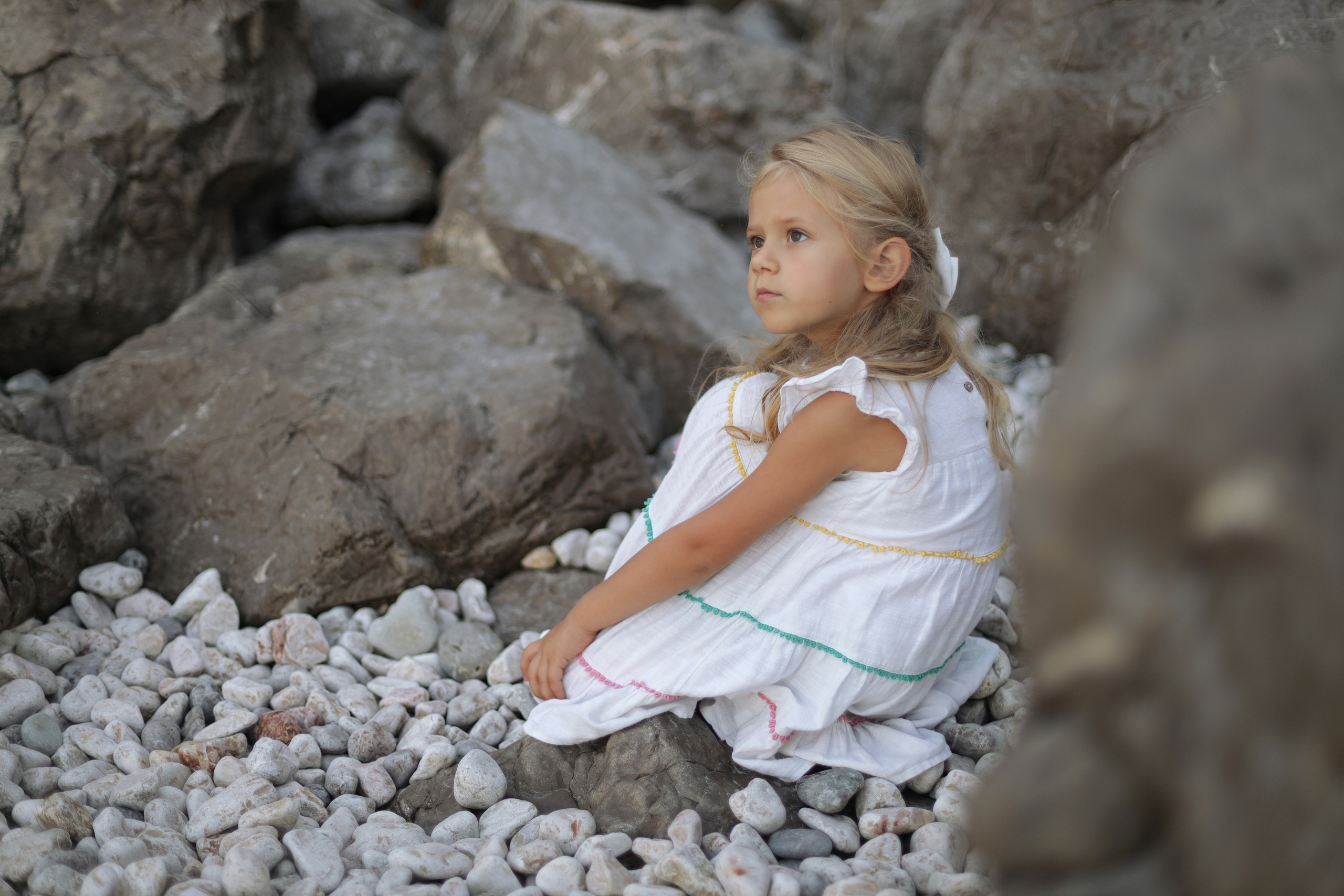 Арина у скал. Бочарова Мария — школьный фотограф Апрелевка, Новая Москва, Московская область