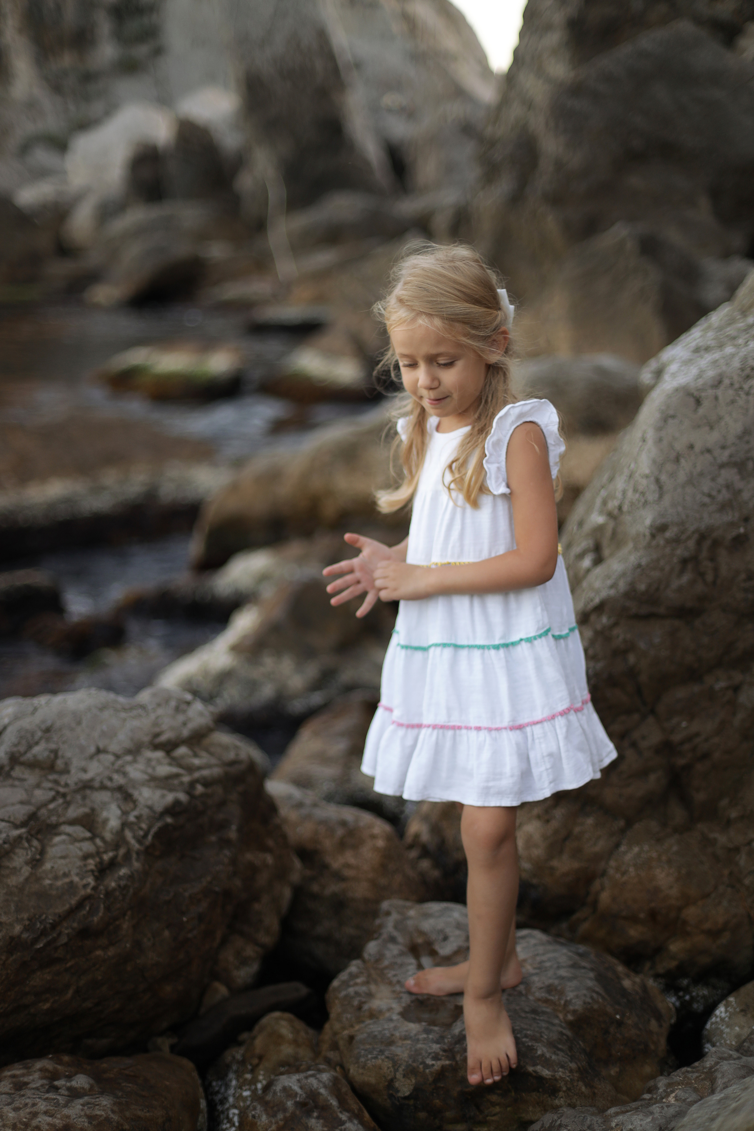 Арина у скал. Бочарова Мария — школьный фотограф Апрелевка, Новая Москва, Московская область