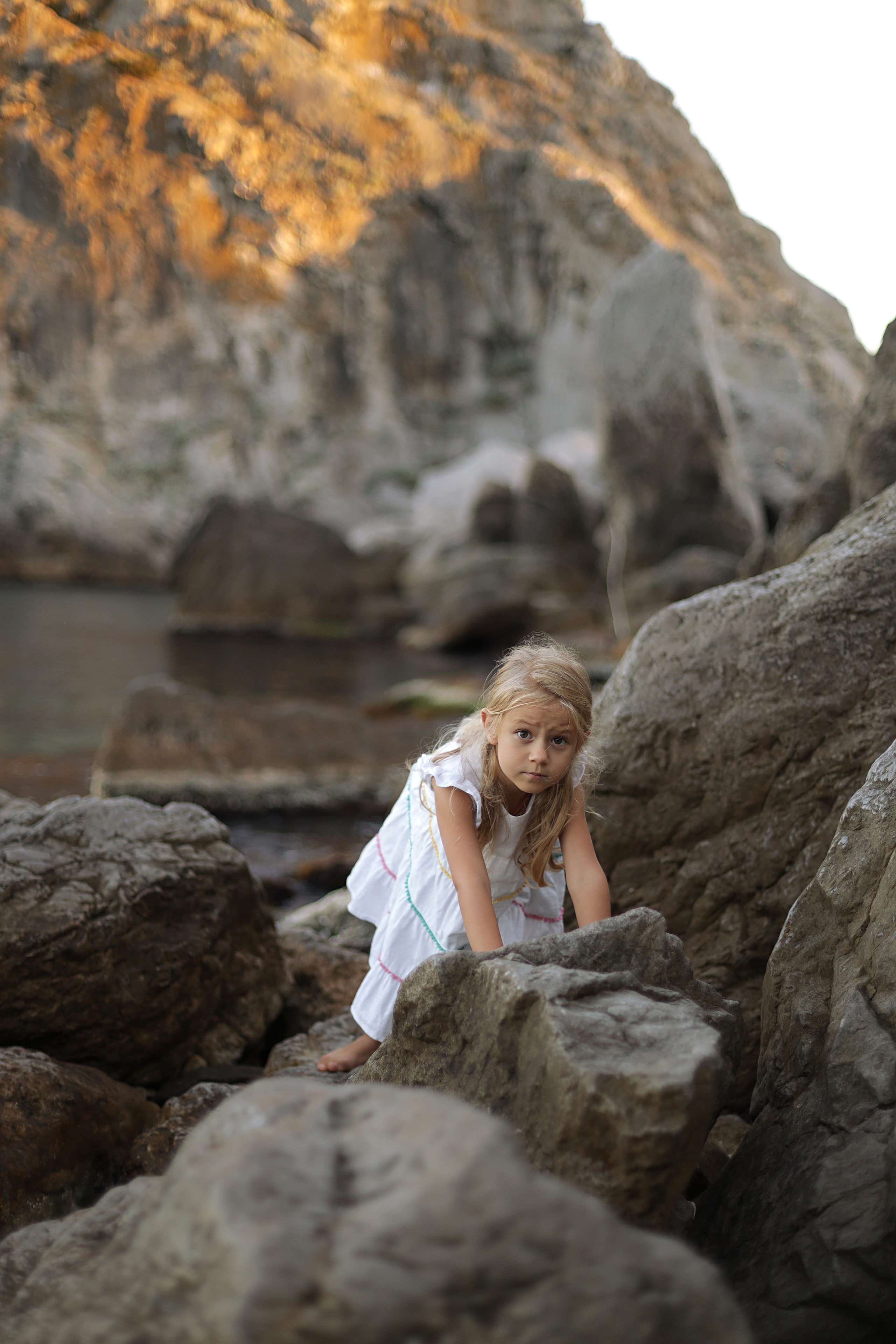 Арина у скал. Бочарова Мария — школьный фотограф Апрелевка, Новая Москва, Московская область