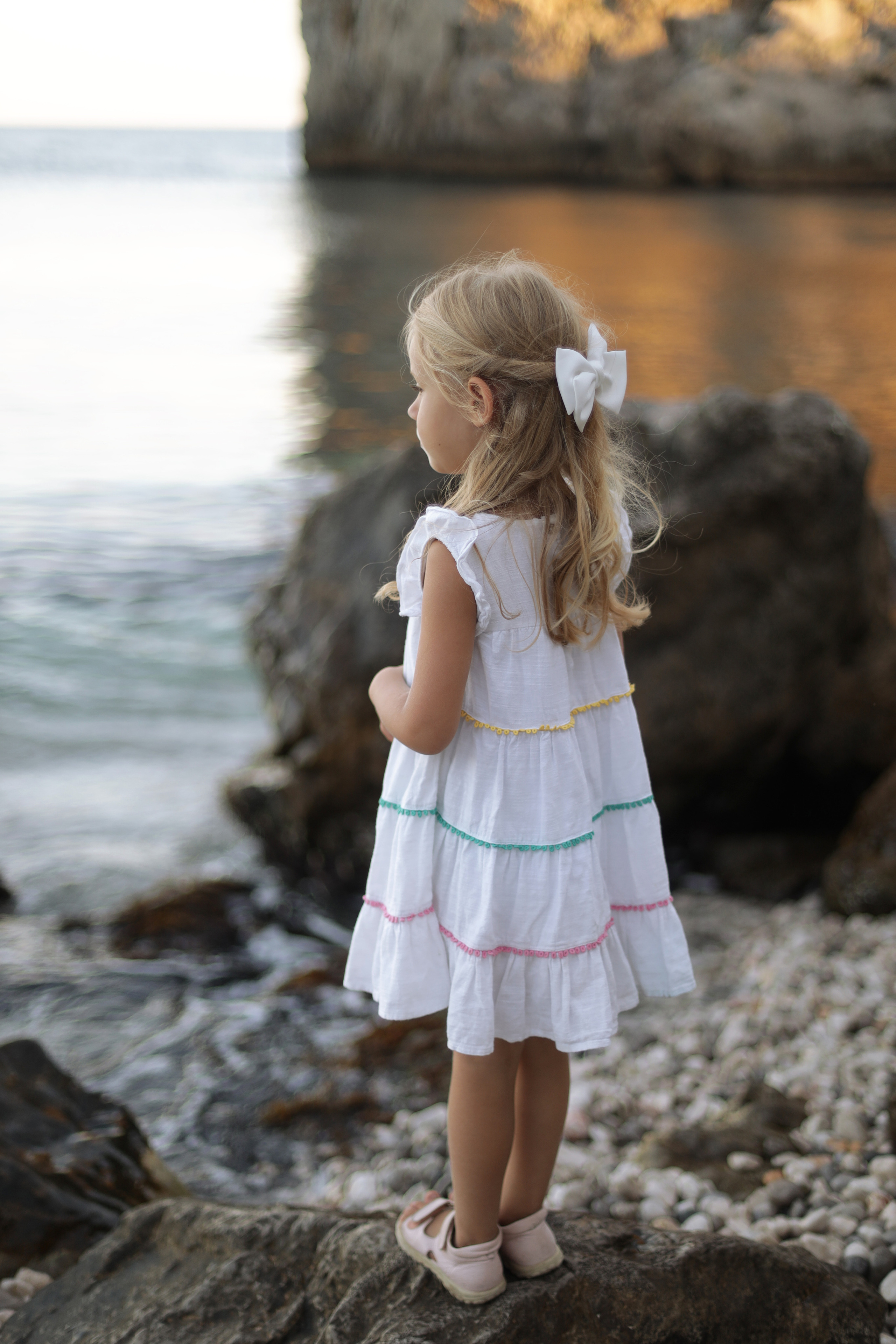 Арина у скал. Бочарова Мария — школьный фотограф Апрелевка, Новая Москва, Московская область