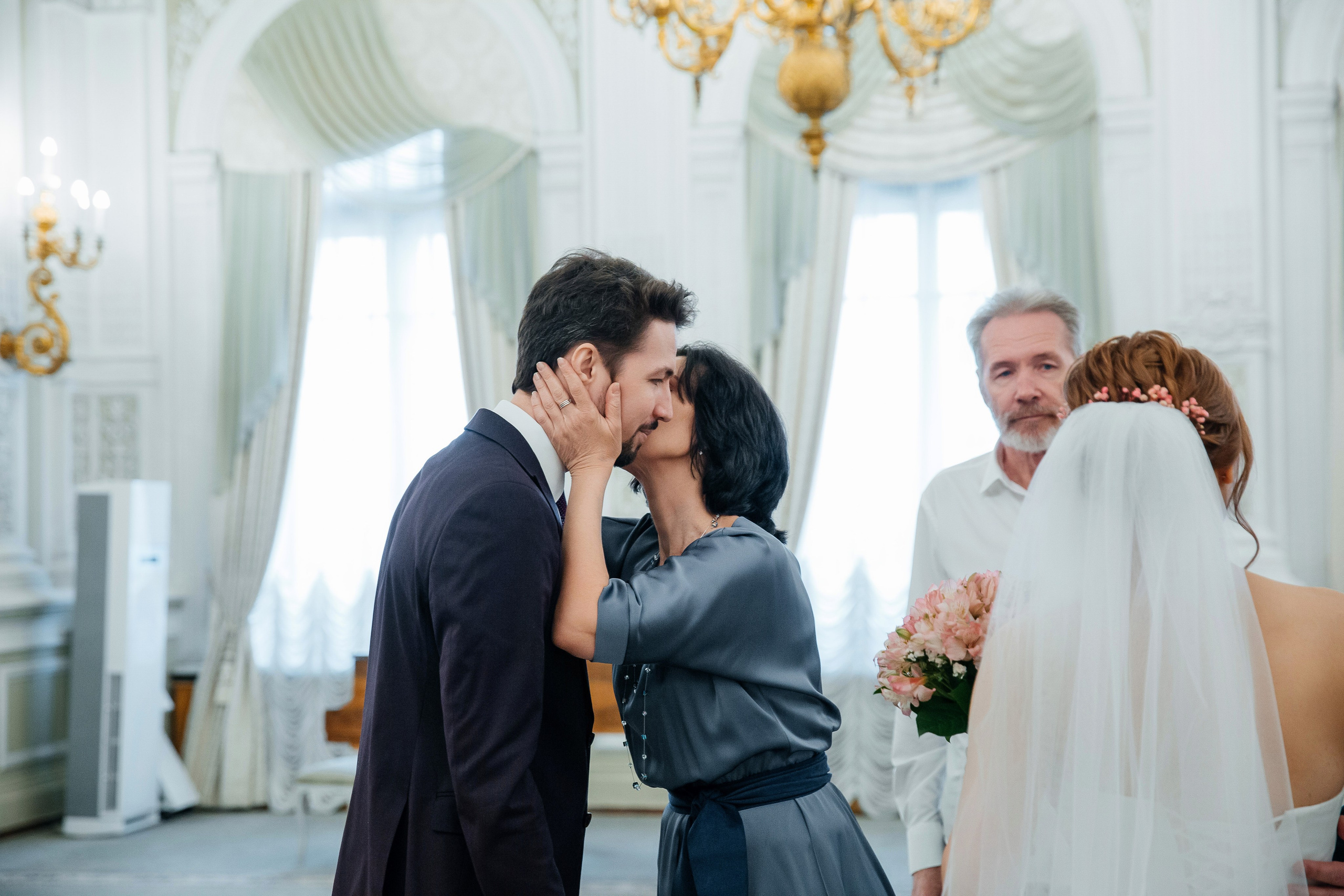 Первый ЗАГС и Фотосессия на Витебском в апреле. Свадебный фотограф в Санкт-Петербурге Вика Стукачева