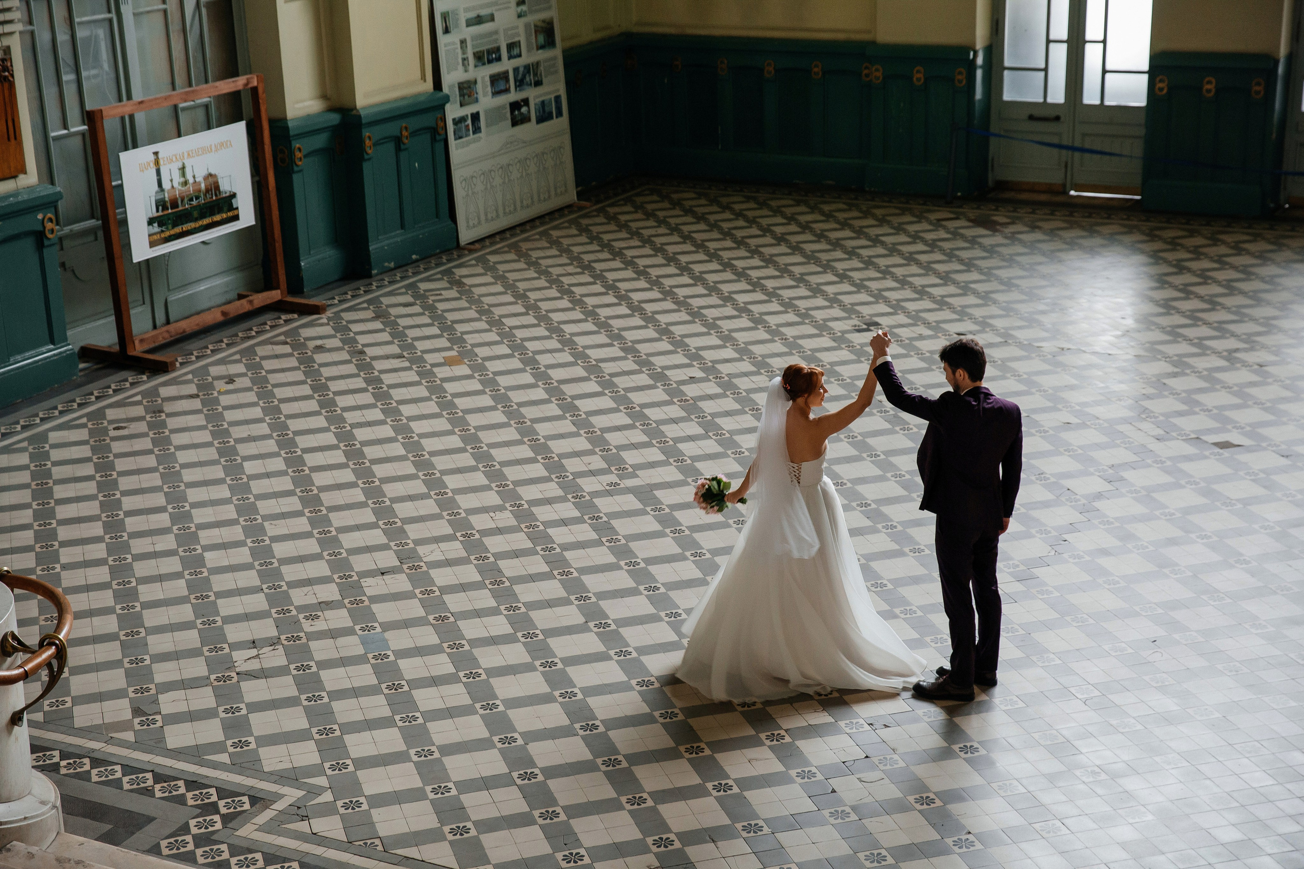 Первый ЗАГС и Фотосессия на Витебском в апреле. Свадебный фотограф в Санкт-Петербурге Вика Стукачева