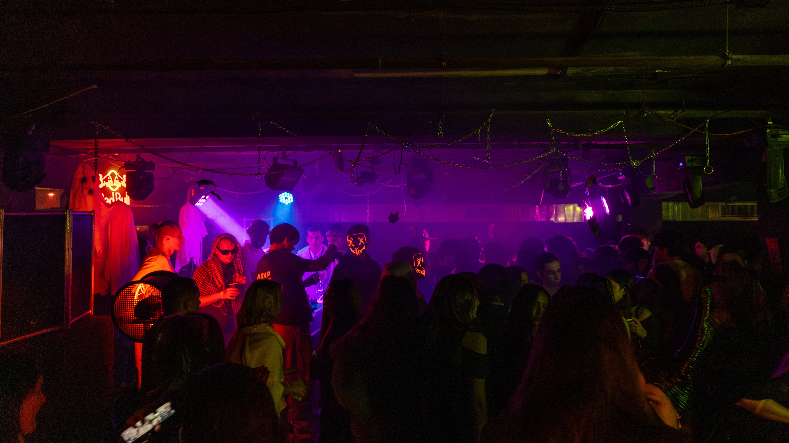 ВЫШКА WAVE — HALLOWEEN. Портретный фотограф в Алматы