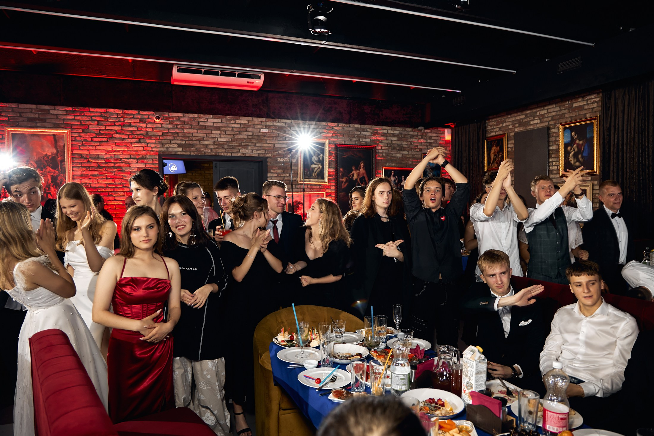 Фотограф на выпускной. Свадебный репортажный и фуд фотограф в Барнауле Гайфулин Виталий