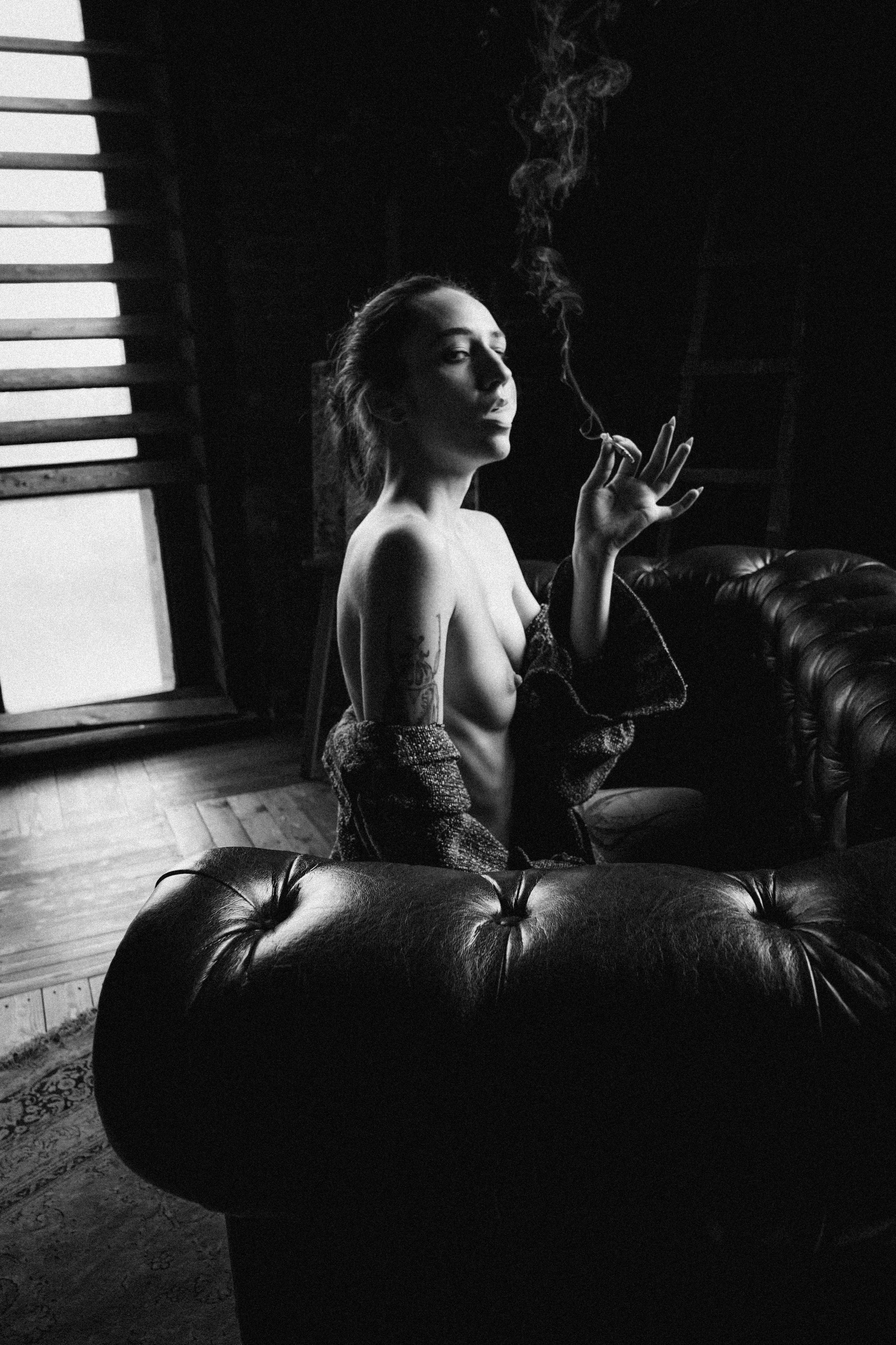 Nude Photographer Tbilisi. Photographer in Georgia UAE Russia Nekit Fox