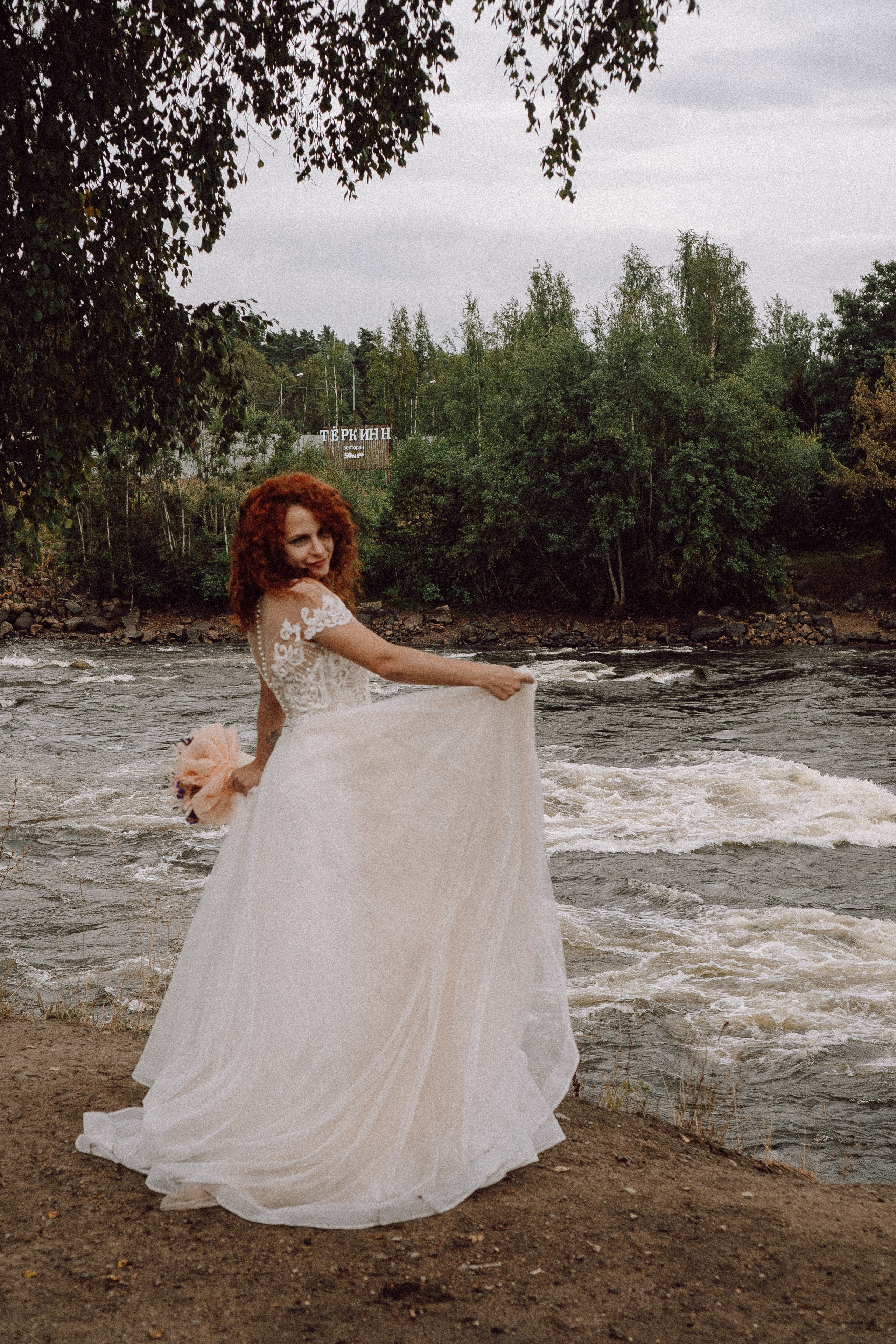 СВАДЕБНАЯ ФОТОСЕССИИЯ ПАРЫ В ГОРОДЕ ПРИОЗЕРСК В СОСНОВОМ ЛЕСУ И С ПИКАПОМ. Профессиональный фотограф, Санкт-Петербург — Виктория Богомолова