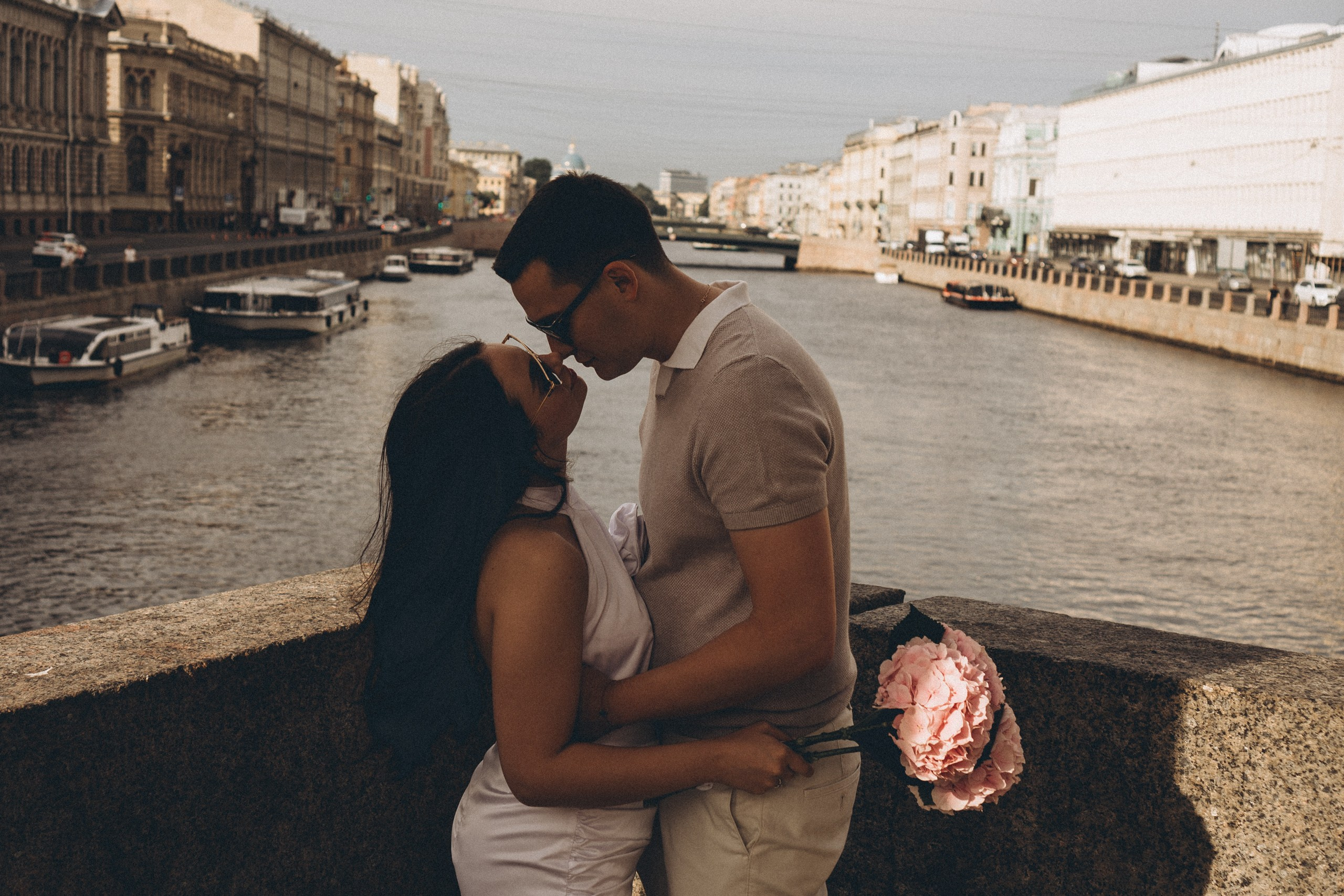 СВАДЕНБНАЯ СЬЕМКА НА КАТЕРЕ ПО КАНАЛАМ САНКТ-ПЕТЕРБУРГА И В АКВАТОРИИ НЕВЫ. Профессиональный фотограф, Санкт-Петербург — Виктория Богомолова