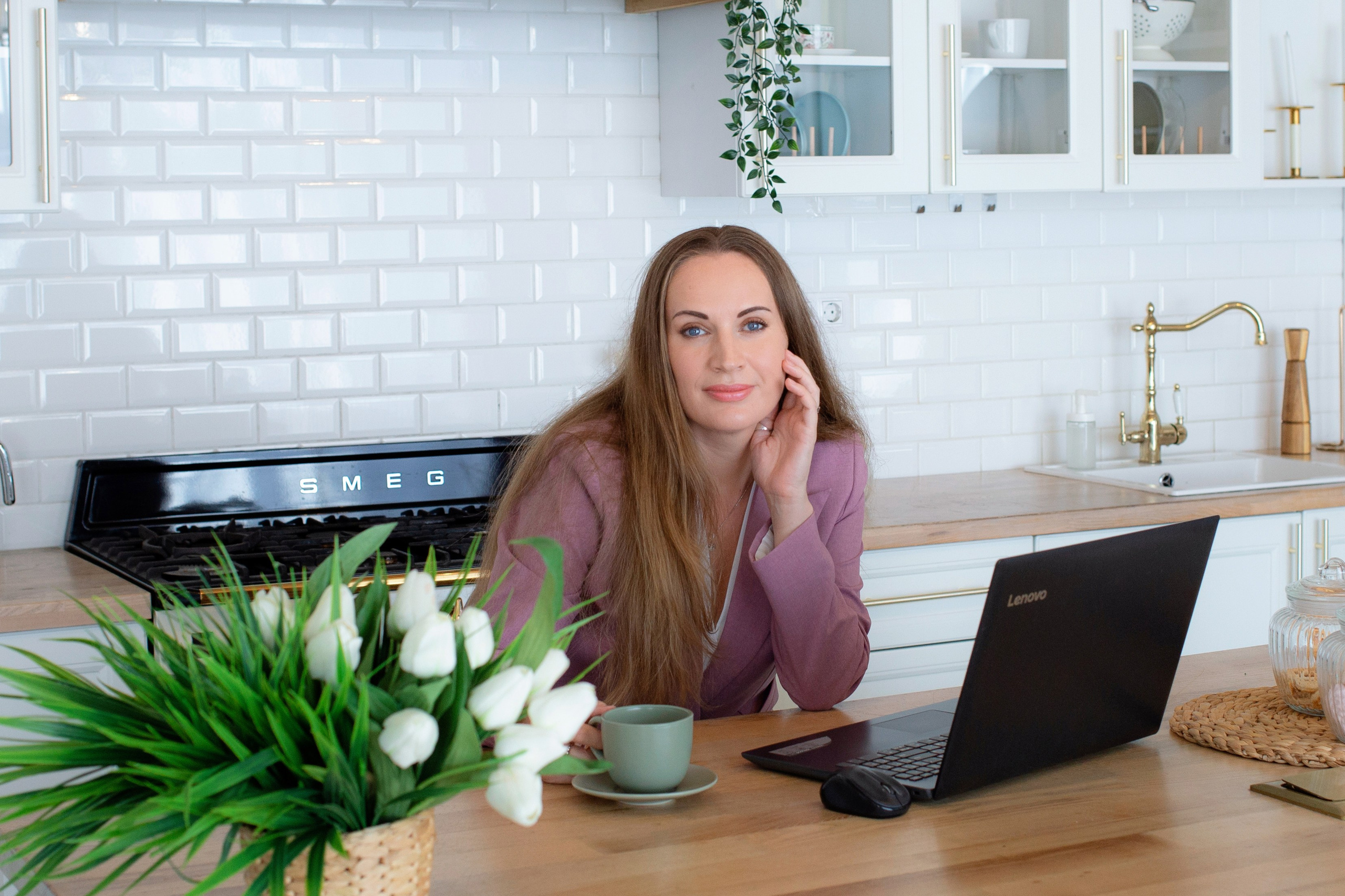 Профессиональные фото психолога для сайта и соцсетей в СПб. Портретные фотосессии, контент-съемки, репортаж