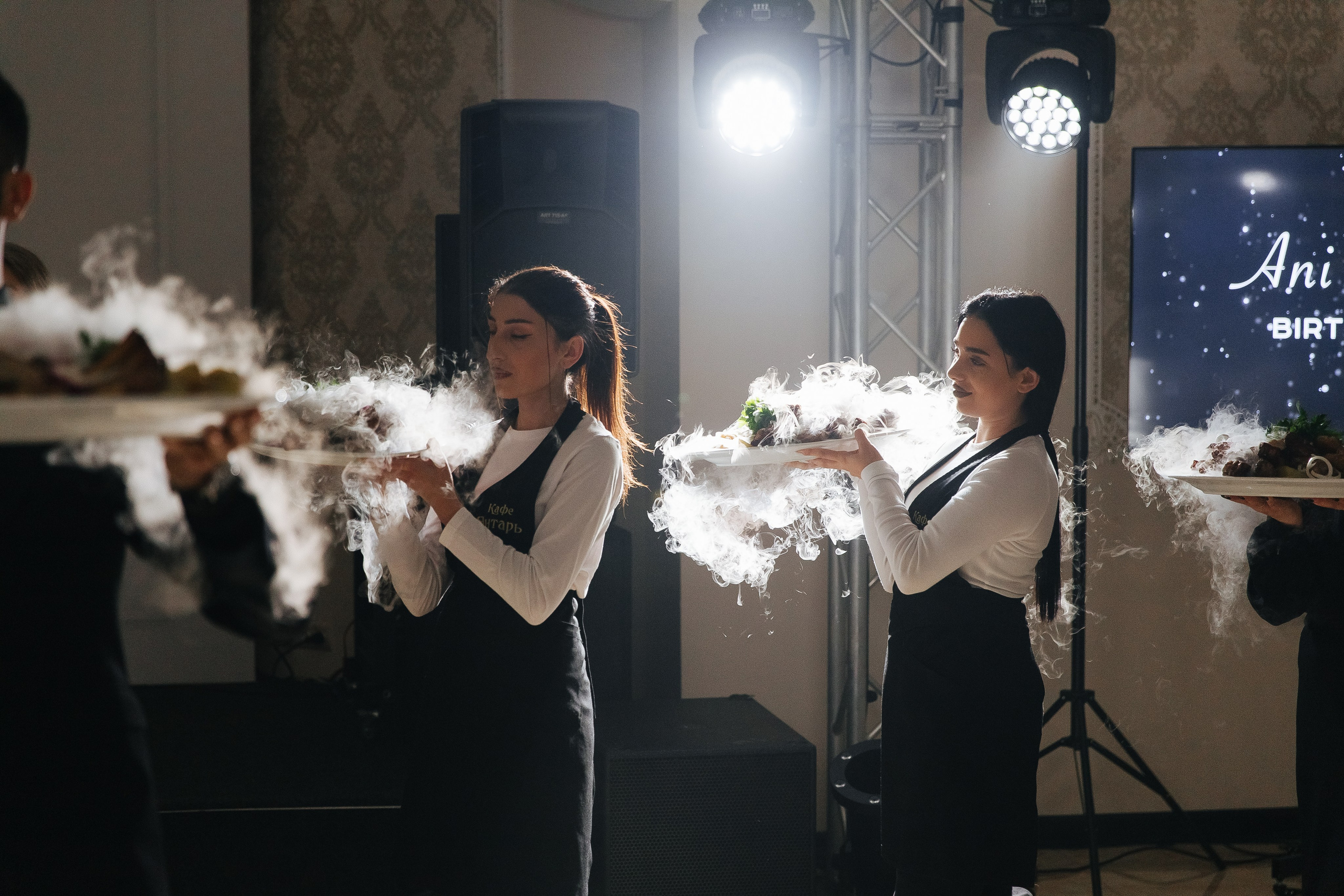 Ани и Назели. 35&5 День рождения, «Янтарь». Фотограф в Красноярске Надежда Воскресенская