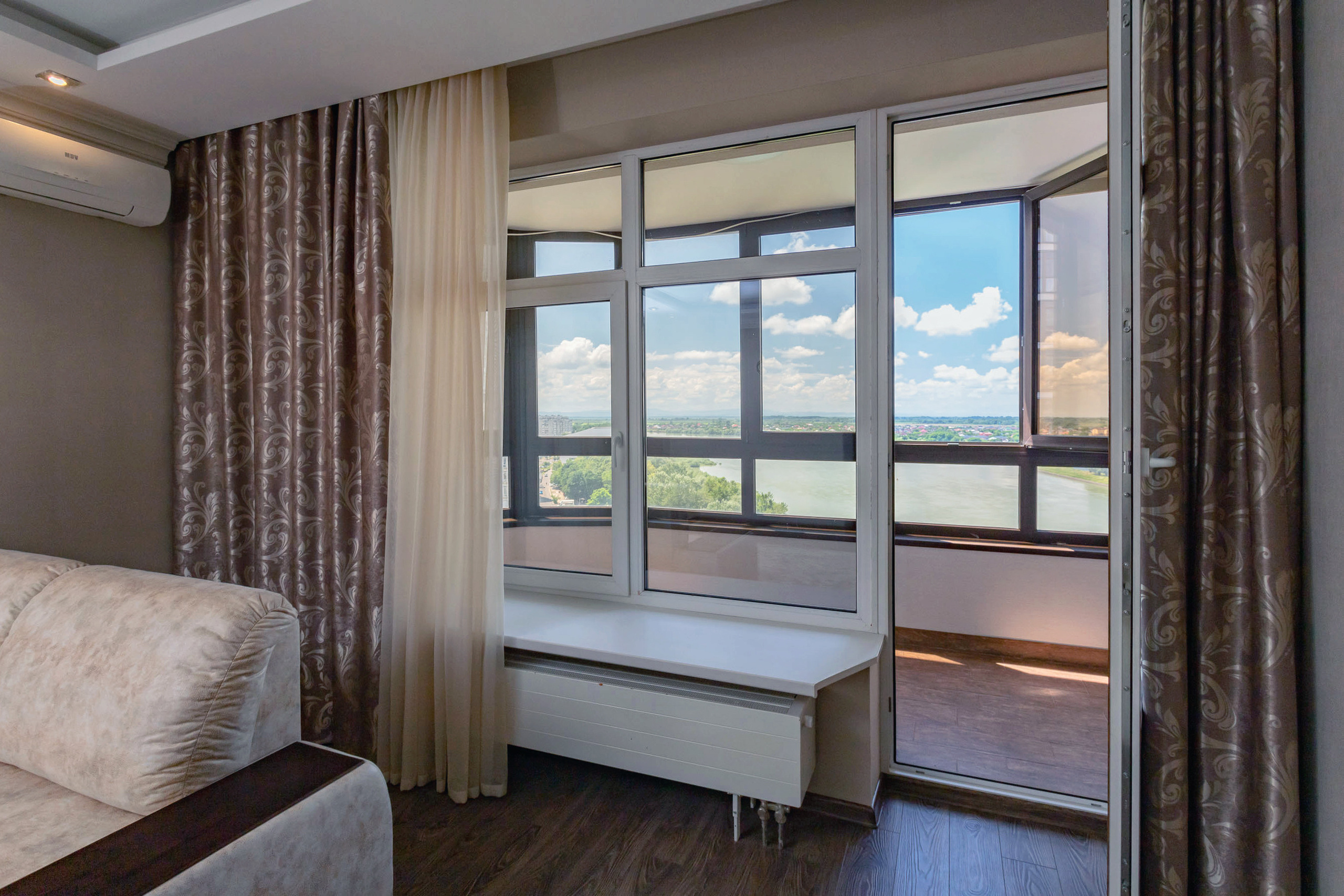 Съемка квартиры в Краснодаре на улице Клары Лучко. Создание сайтов, SMM, производство контента | Студия «Медведь» | Услуги для бизнеса