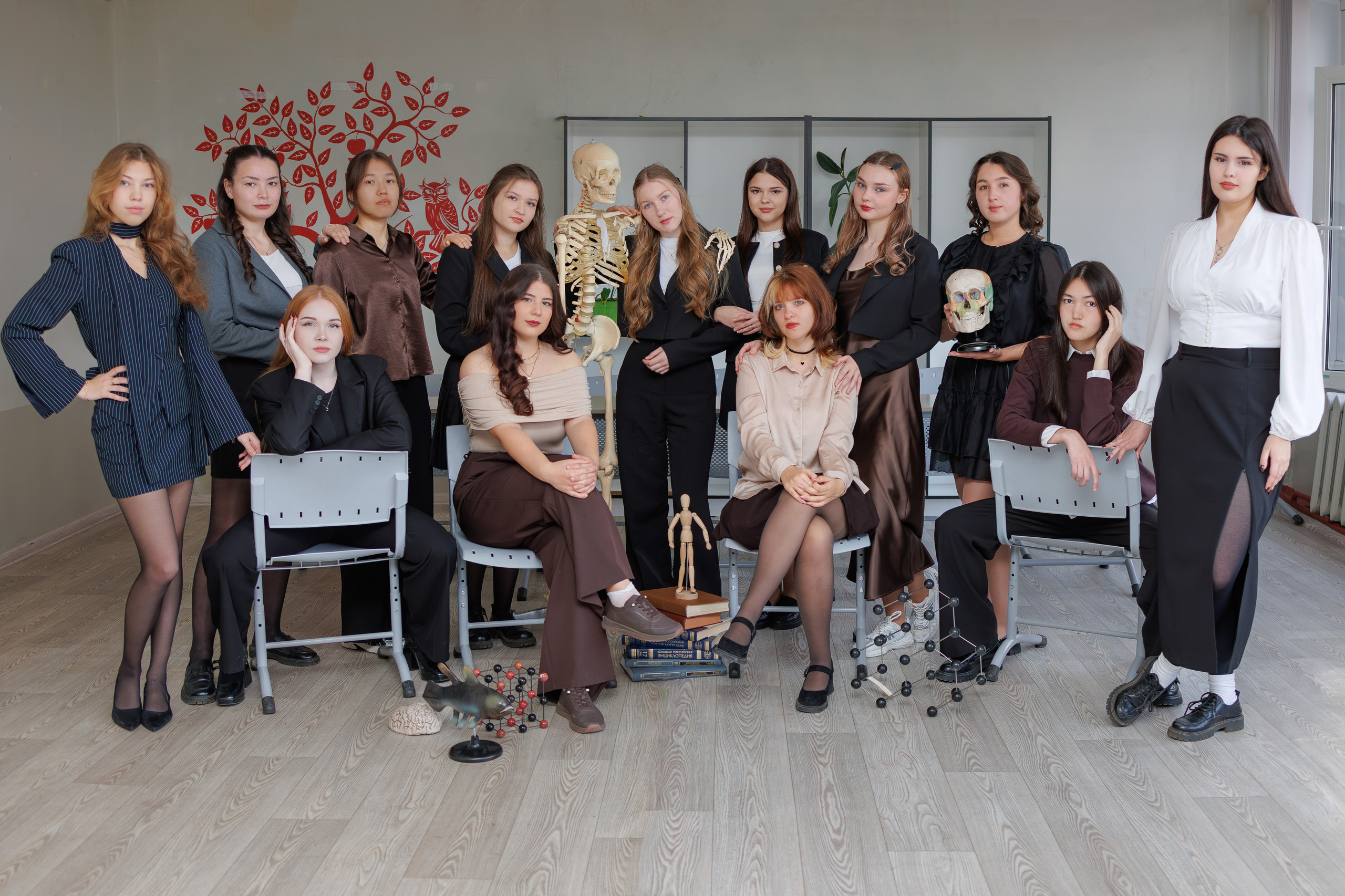 Позы для школьной фотосессии. Фотограф Медногорск Кувандык Оксана Шерехода свадебные, семейные, индивидуальные, школьные фотосессии. Печать фотоальбомов