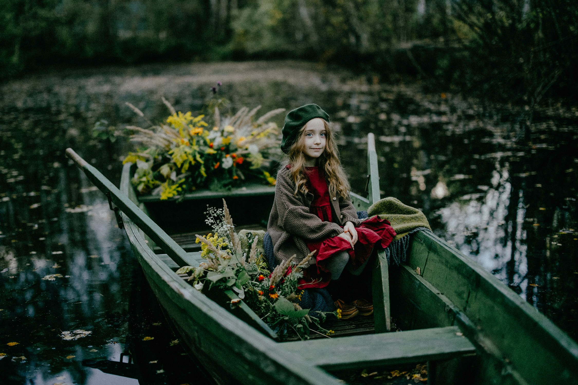 Лодка на Озере — природная локация для фотосессий в Зачарованном саду, Екатеринбург. Фотостудия «Зачарованный Сад» в 20 минутах от центра Екатеринбурга