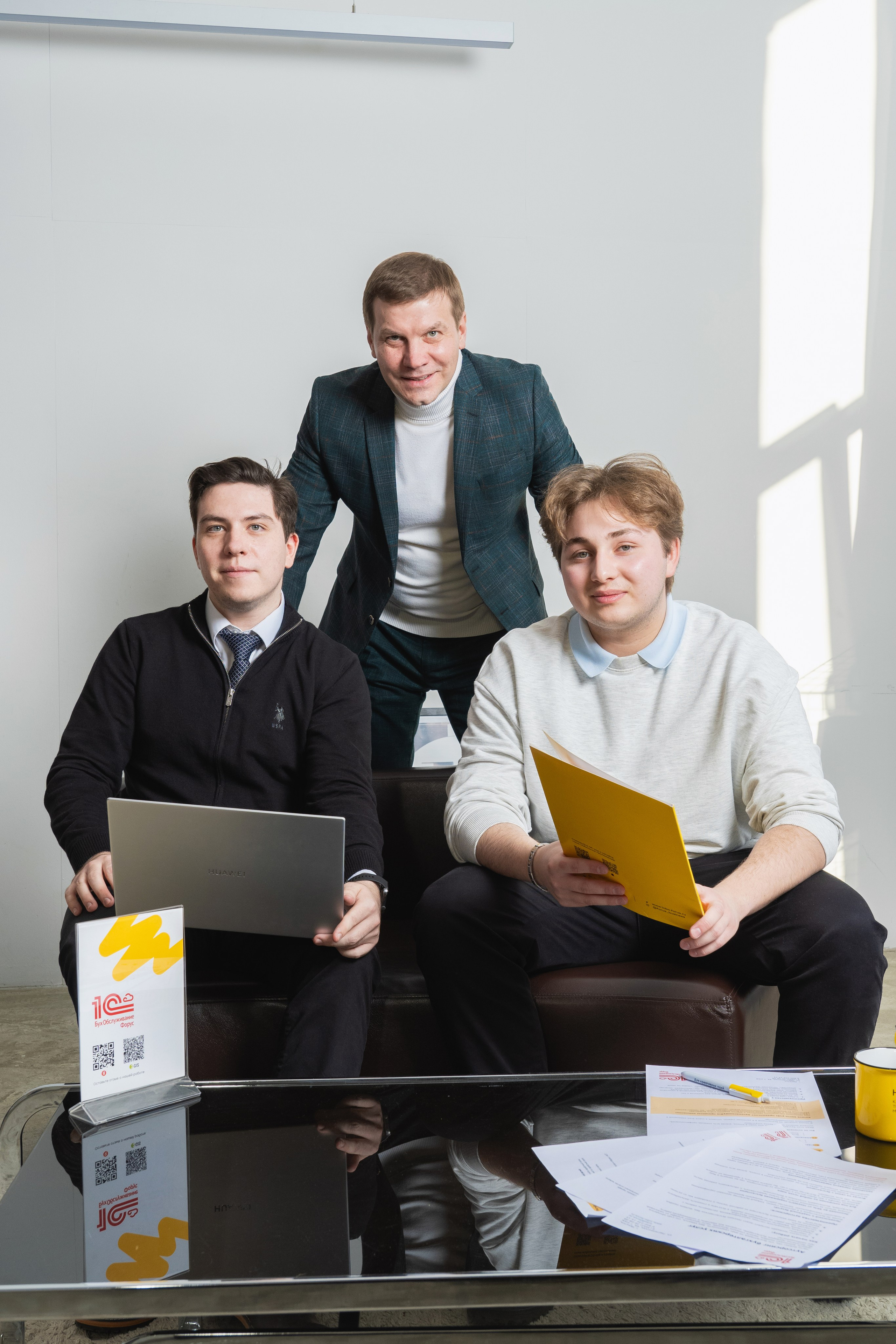 Корпоративная, деловая фотосессия компании. Занимаюсь профессиональной фотографией и живу рядом с Байкалом. Работаю в разных жанрах