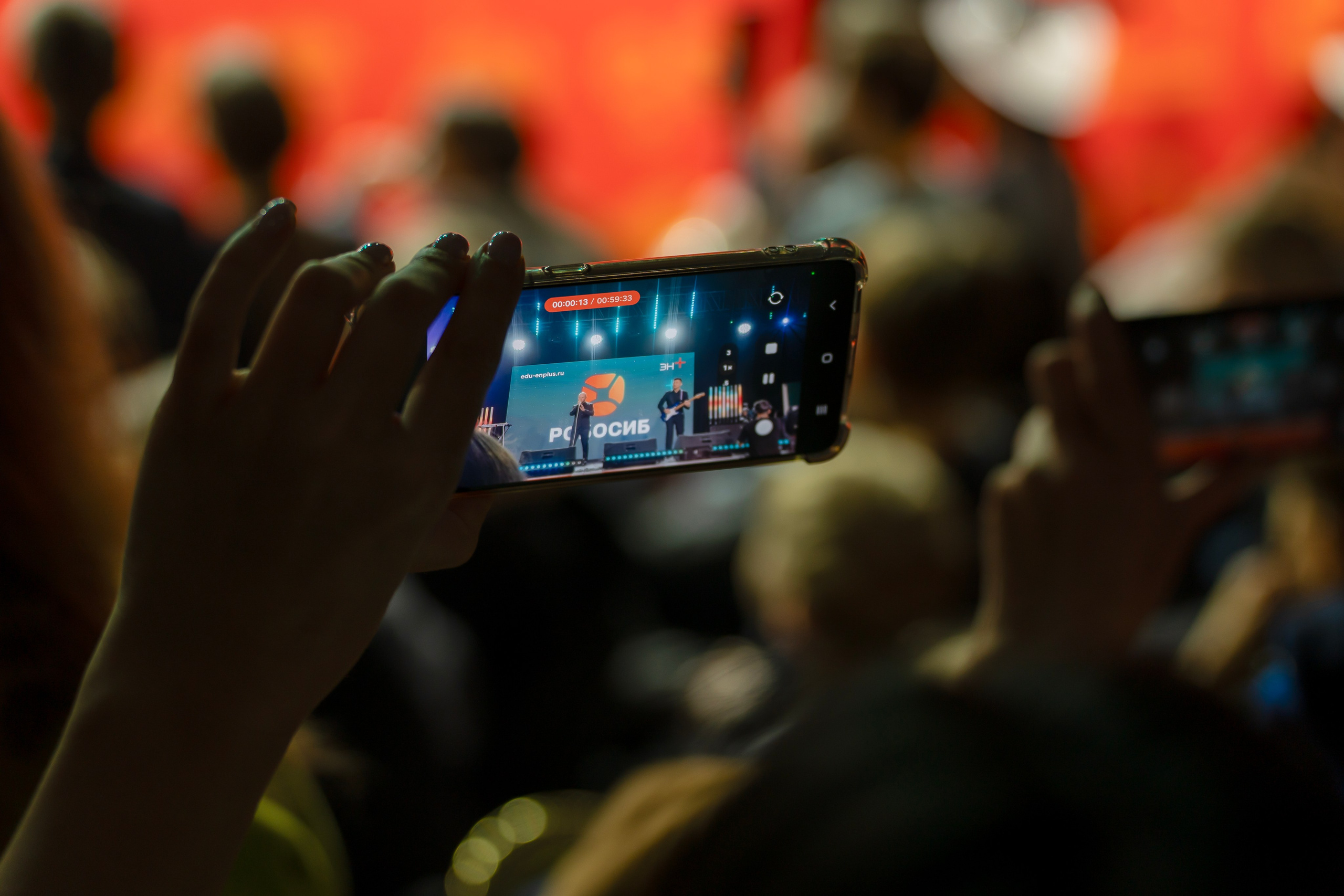 Робосиб в Сибэкспоцентре. Занимаюсь профессиональной фотографией и живу рядом с Байкалом. Работаю в разных жанрах