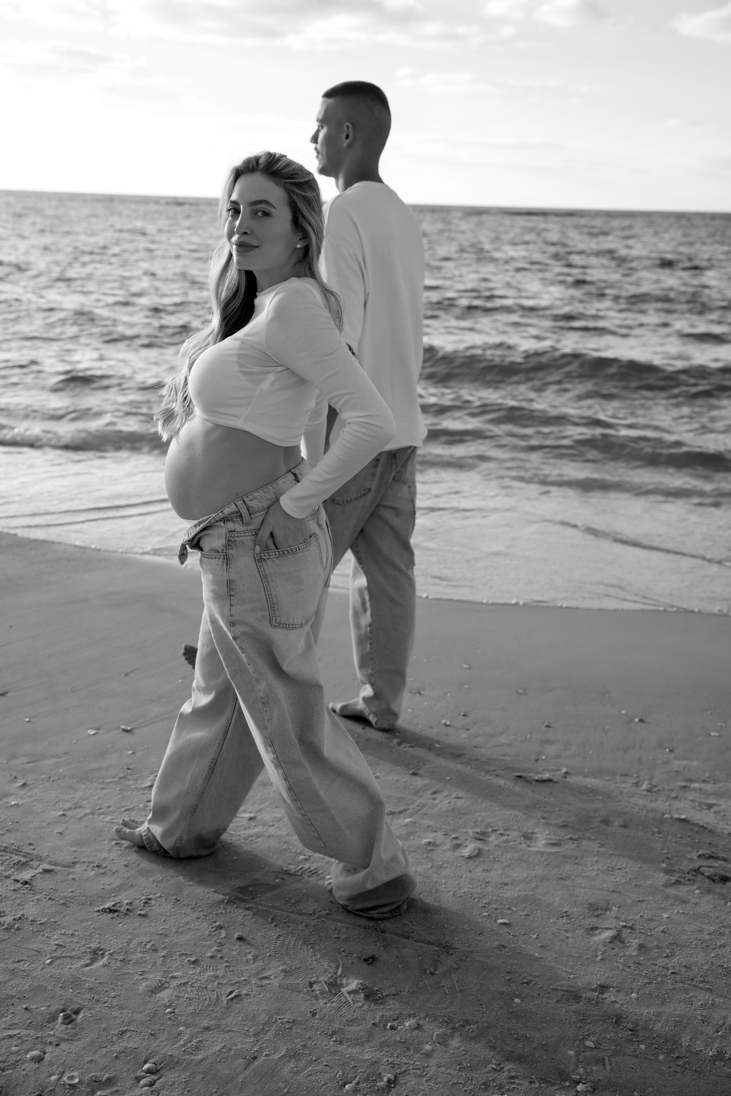 Pregnancy photoshoot near the sea. Wedding and family photographer