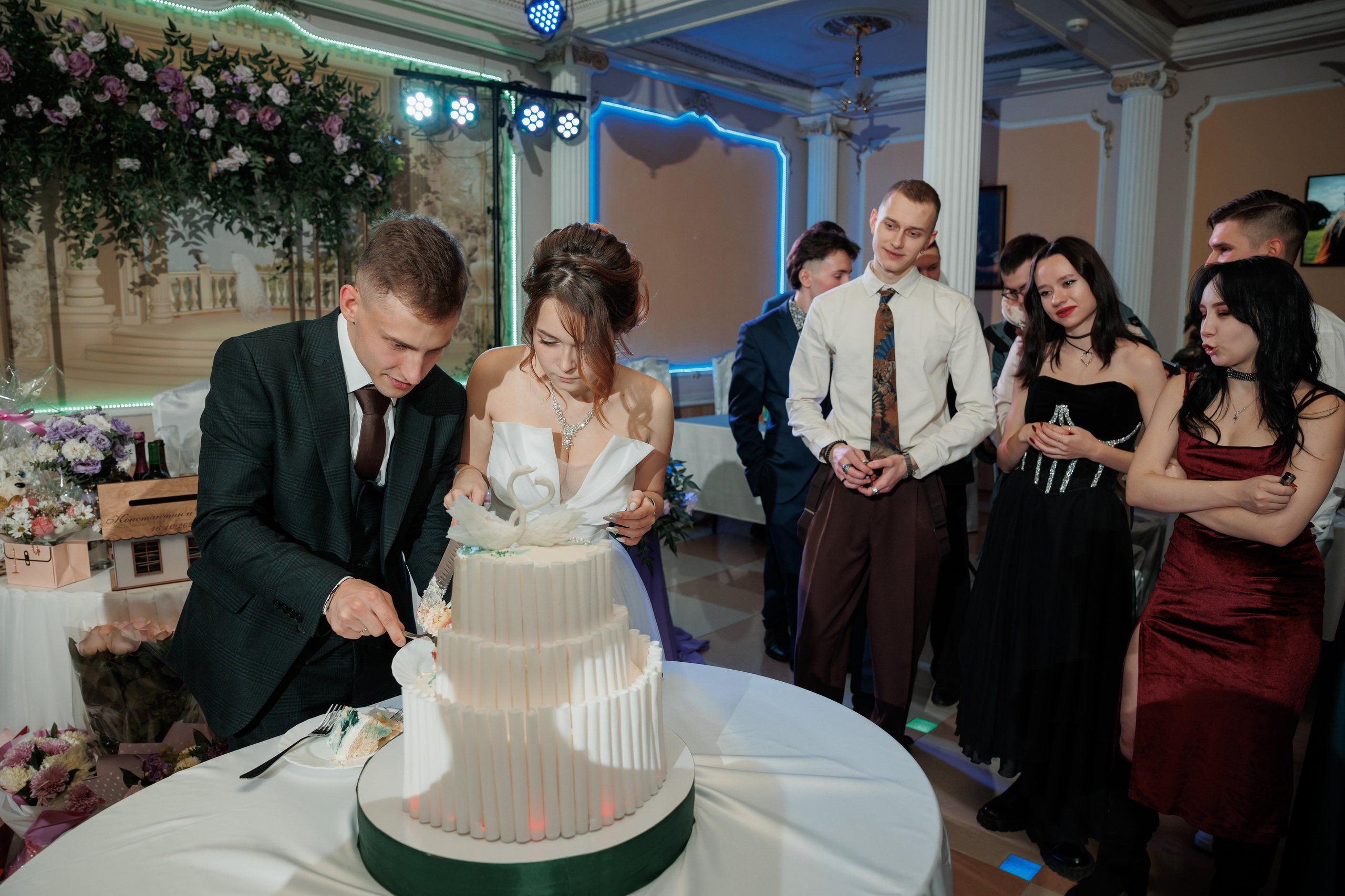 Константин и Дарья, ЗАГС ВДНХ, отель Soluxe, ресторан «Антик». Свадебный и репортажный фотограф (Москва, Королев и другие)