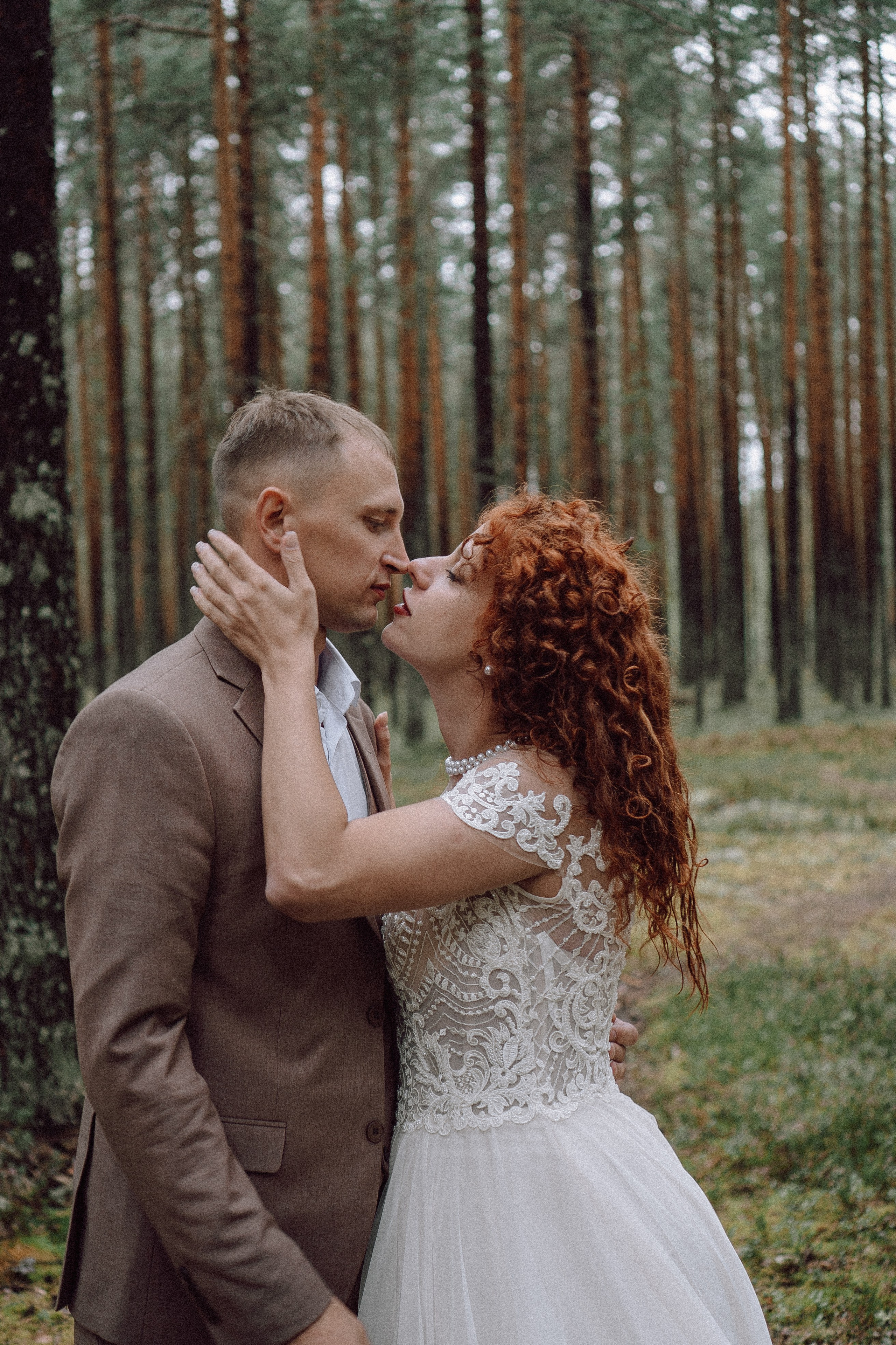 СВАДЕБНАЯ ФОТОСЕССИИЯ ПАРЫ В ГОРОДЕ ПРИОЗЕРСК В СОСНОВОМ ЛЕСУ И С ПИКАПОМ. Профессиональный фотограф, Санкт-Петербург — Виктория Богомолова