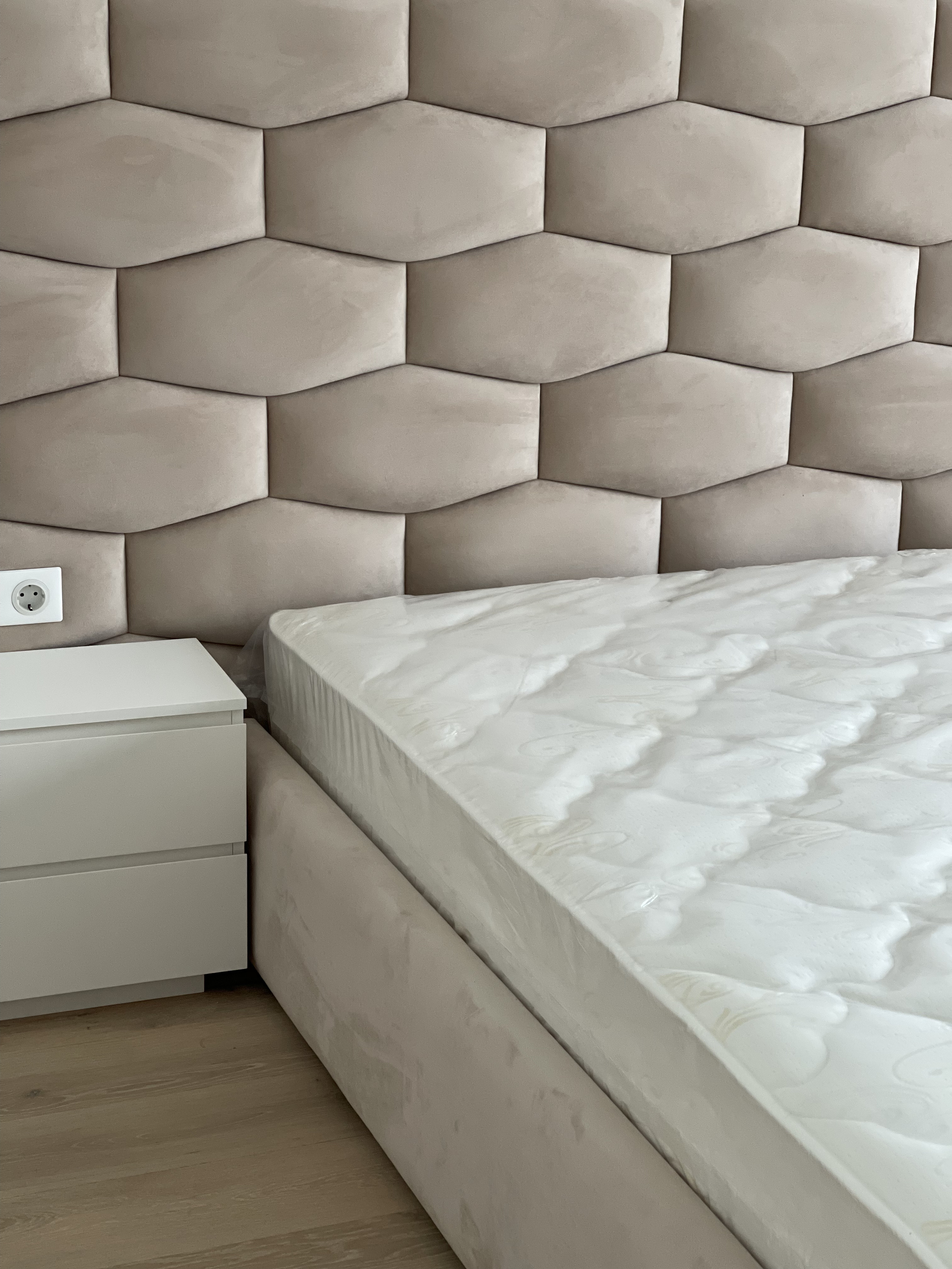 Диван на заказ Изготовление мягкой мебели. Студия интерьерных решений SUNHOUSE. Натяжные потолки, шторы, текстиль