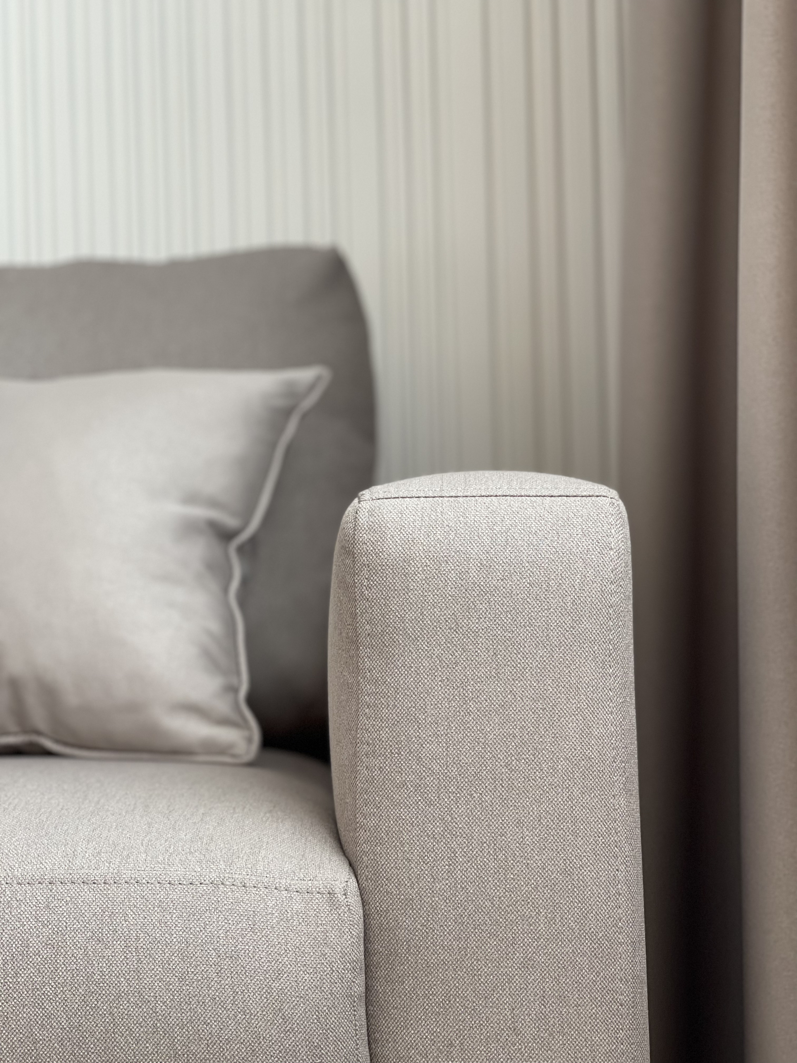 Диван на заказ Изготовление мягкой мебели. Студия интерьерных решений SUNHOUSE. Натяжные потолки, шторы, текстиль