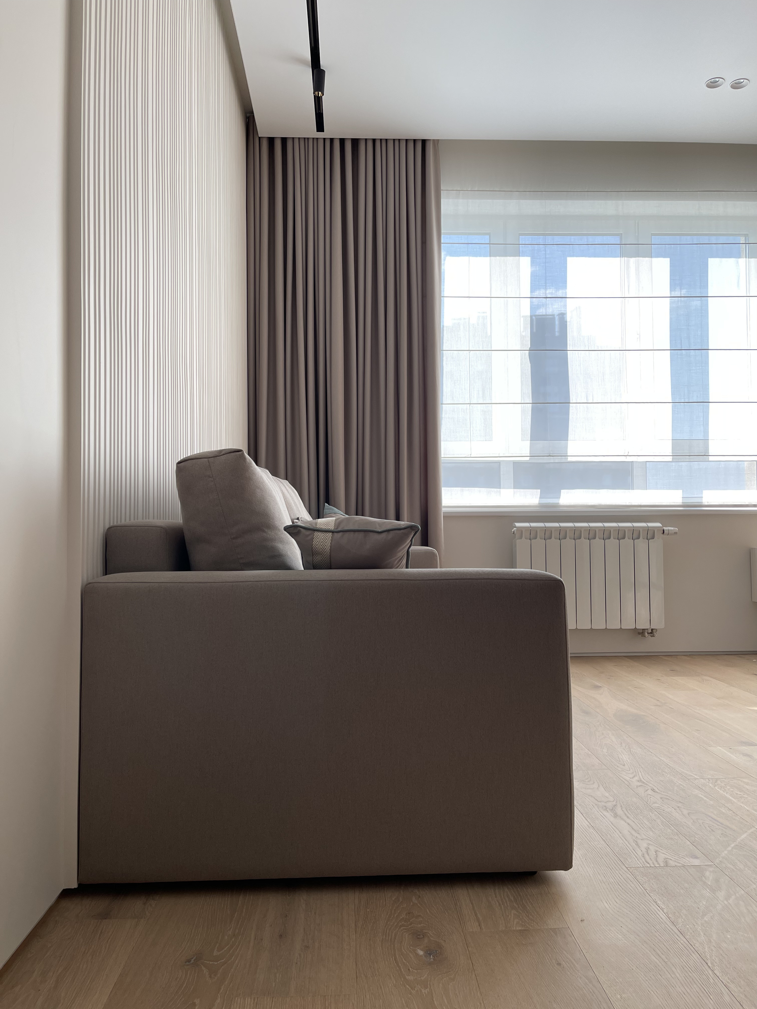 Диван на заказ Изготовление мягкой мебели. Студия интерьерных решений SUNHOUSE. Натяжные потолки, шторы, текстиль