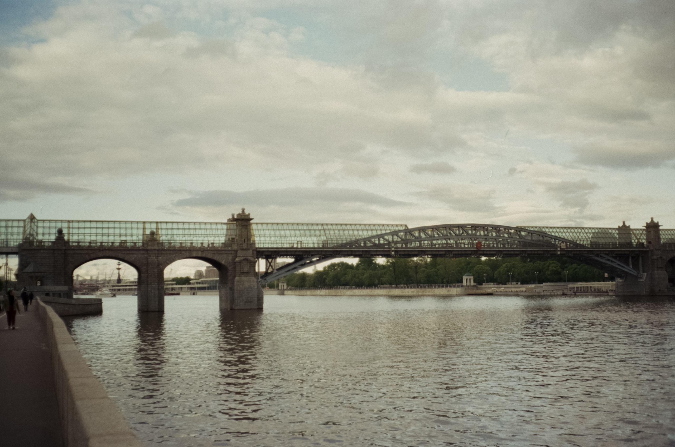 Ricoh FF-1 gray | Perspekriva expired Vision 200D | Фрунзенская набержная 5 мая 2025 года