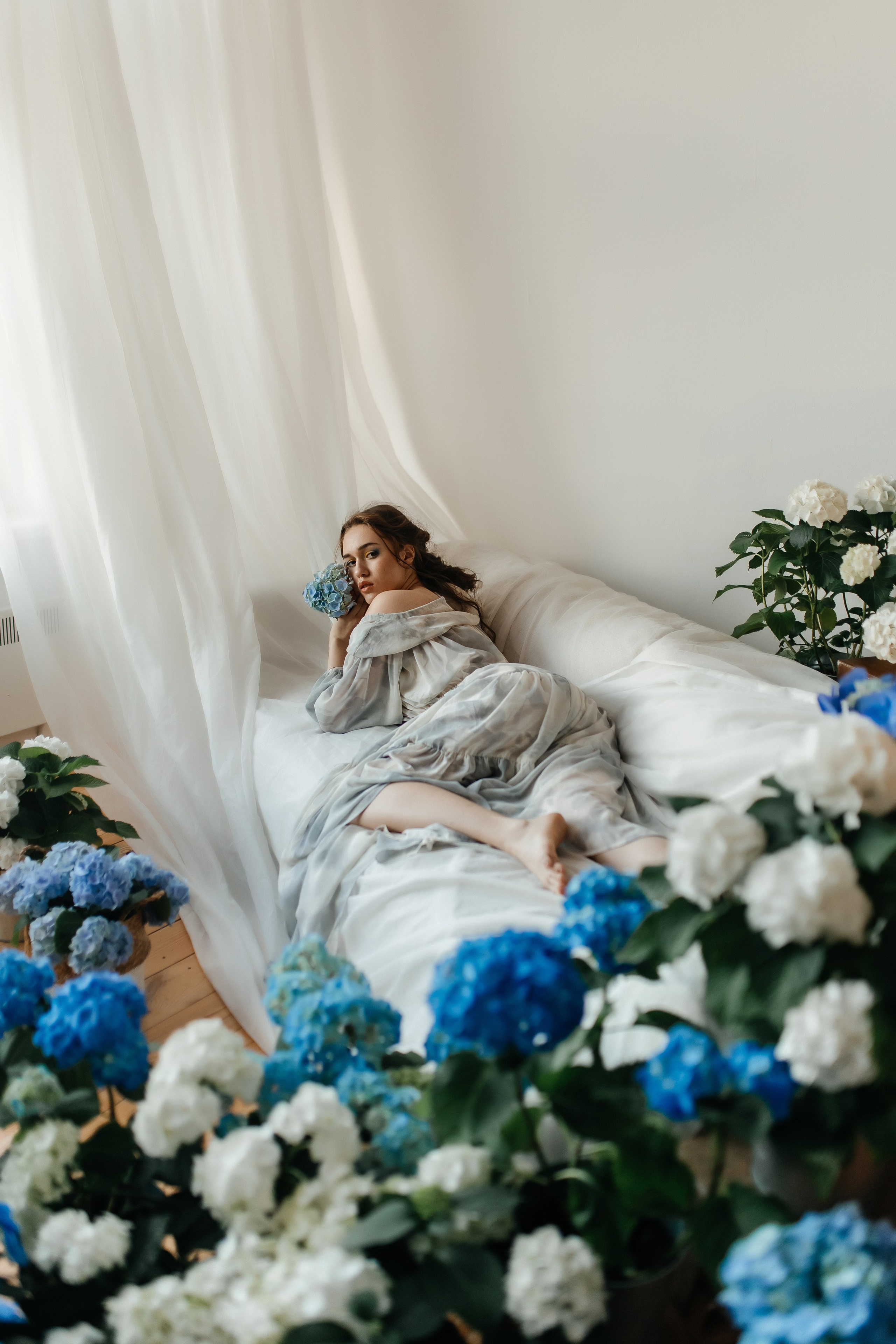 Портретная фотосессия в гортензиях