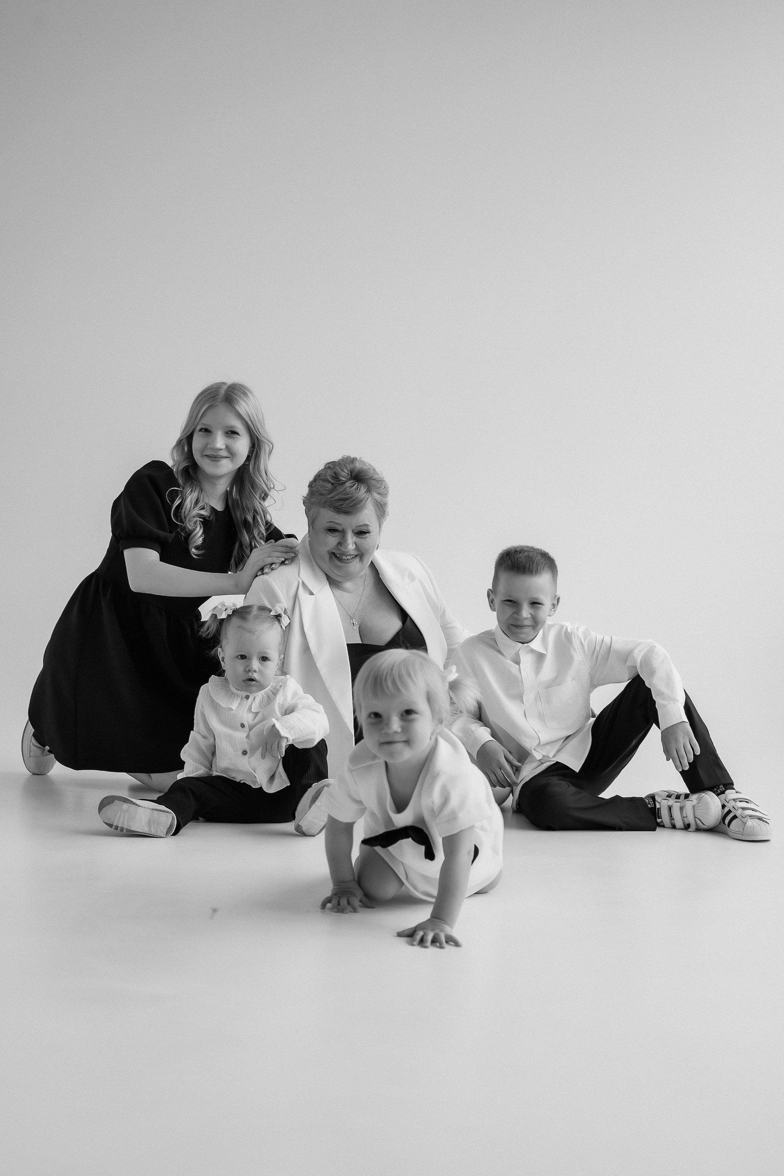 Семейная на циклораме. Фотограф Екатеринубрг/Верхняя Пышма