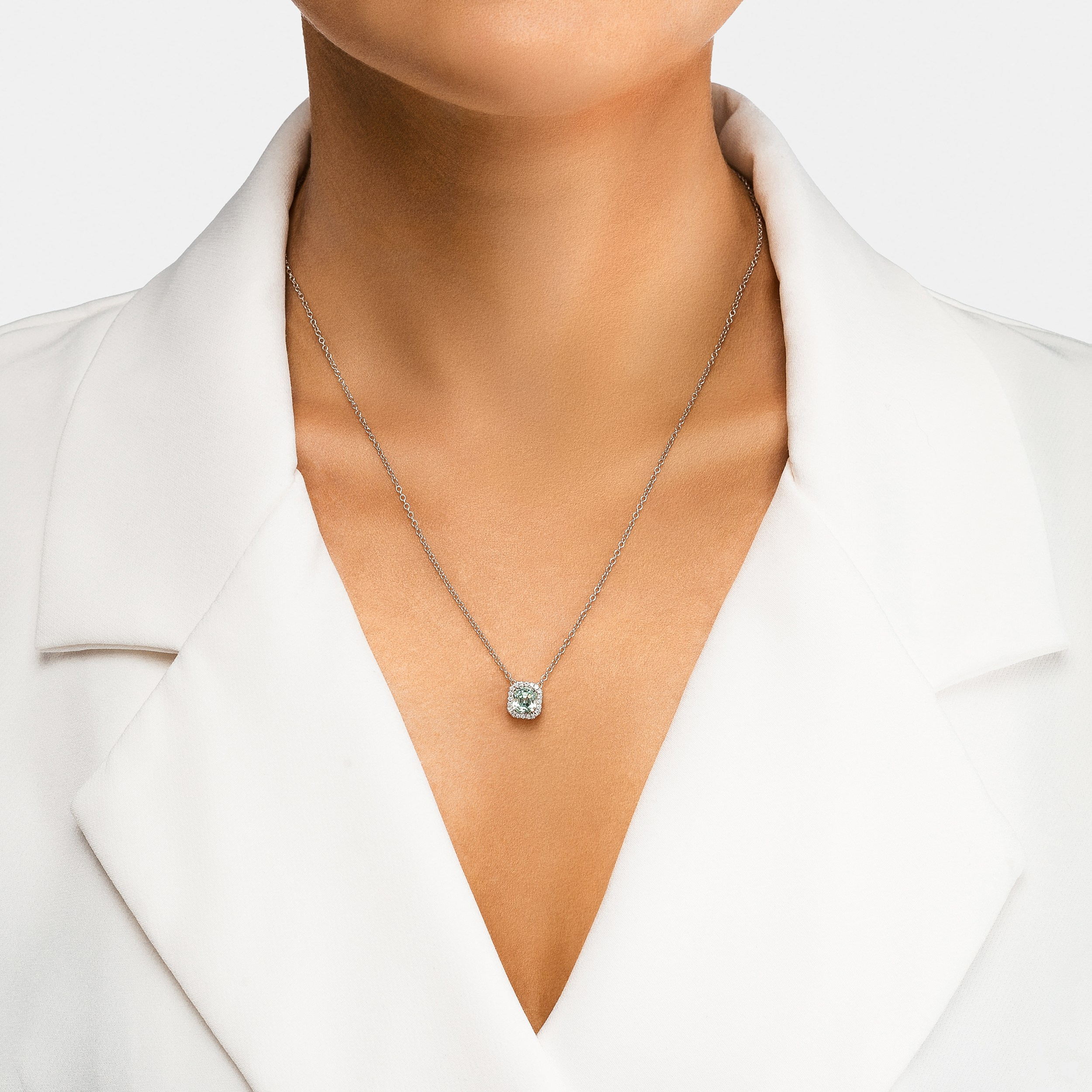 Рекламная фотосъёмка ювелирных украшений и драгоценных камней. Предметная фотосъемка ювелирных украшений. Профессиональный фотограф в Санкт-Петербурге для ювелиров. Студийная фотография. Ювелирный фотограф Сергей Пушкин. Фото для рекламы.  Product photographer in Saint-Petersburg, Russia. Gems photo. Фотосессия в студии в спб. Фотосессия юкрашений и бижутерии. Фотограф в студии в спб для украшений. 