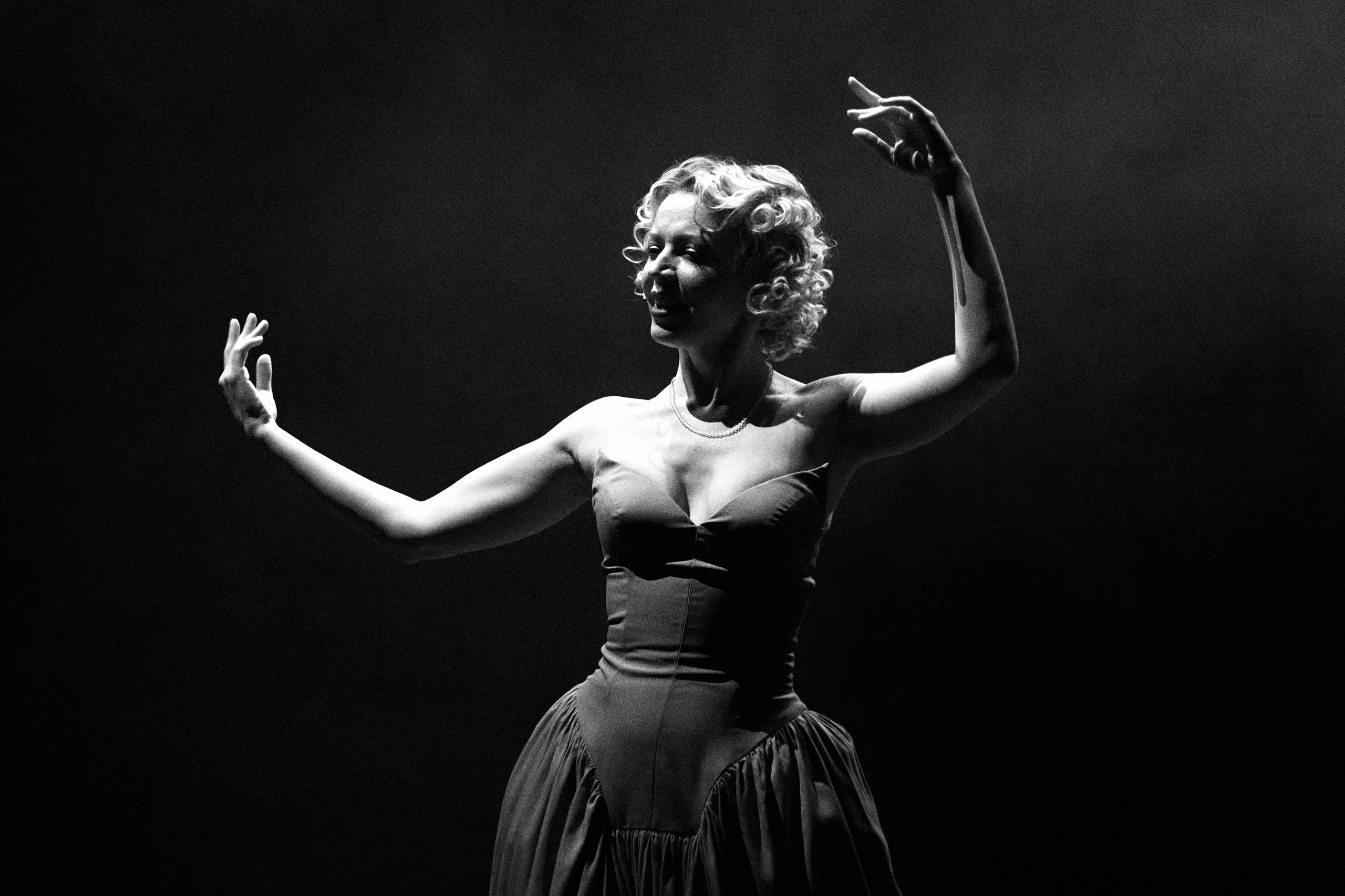 Чайка — черно-белое. Фотограф Юлия Маринина