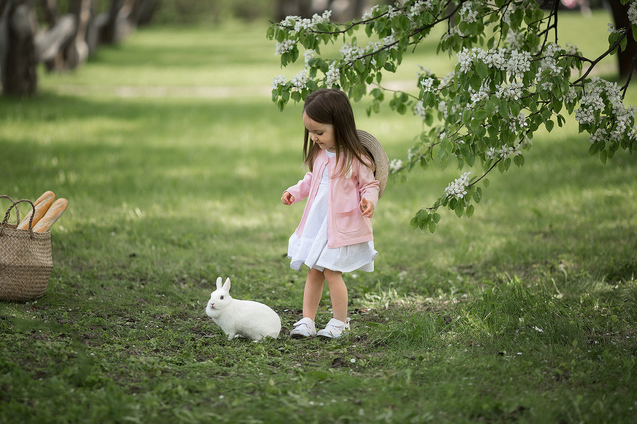 Алёна и Аня в яблоневом саду. Семейный фотограф в Москве Марина Петра