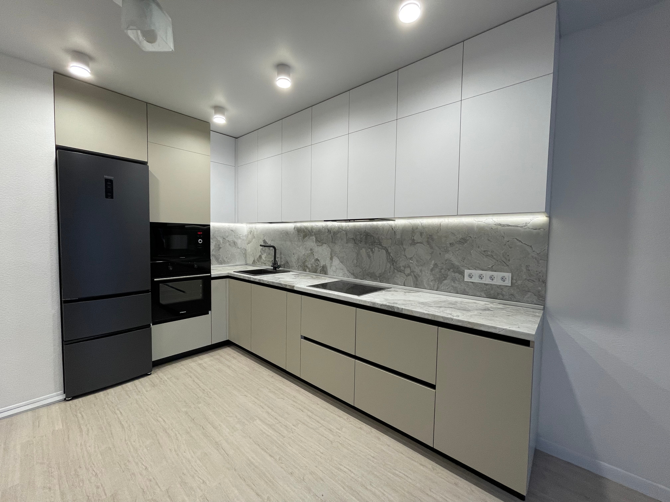 Кухня и мебель в прихожую. Батракова Наталья дизайнер интерьеров Санкт-Петербург Москва Архангель