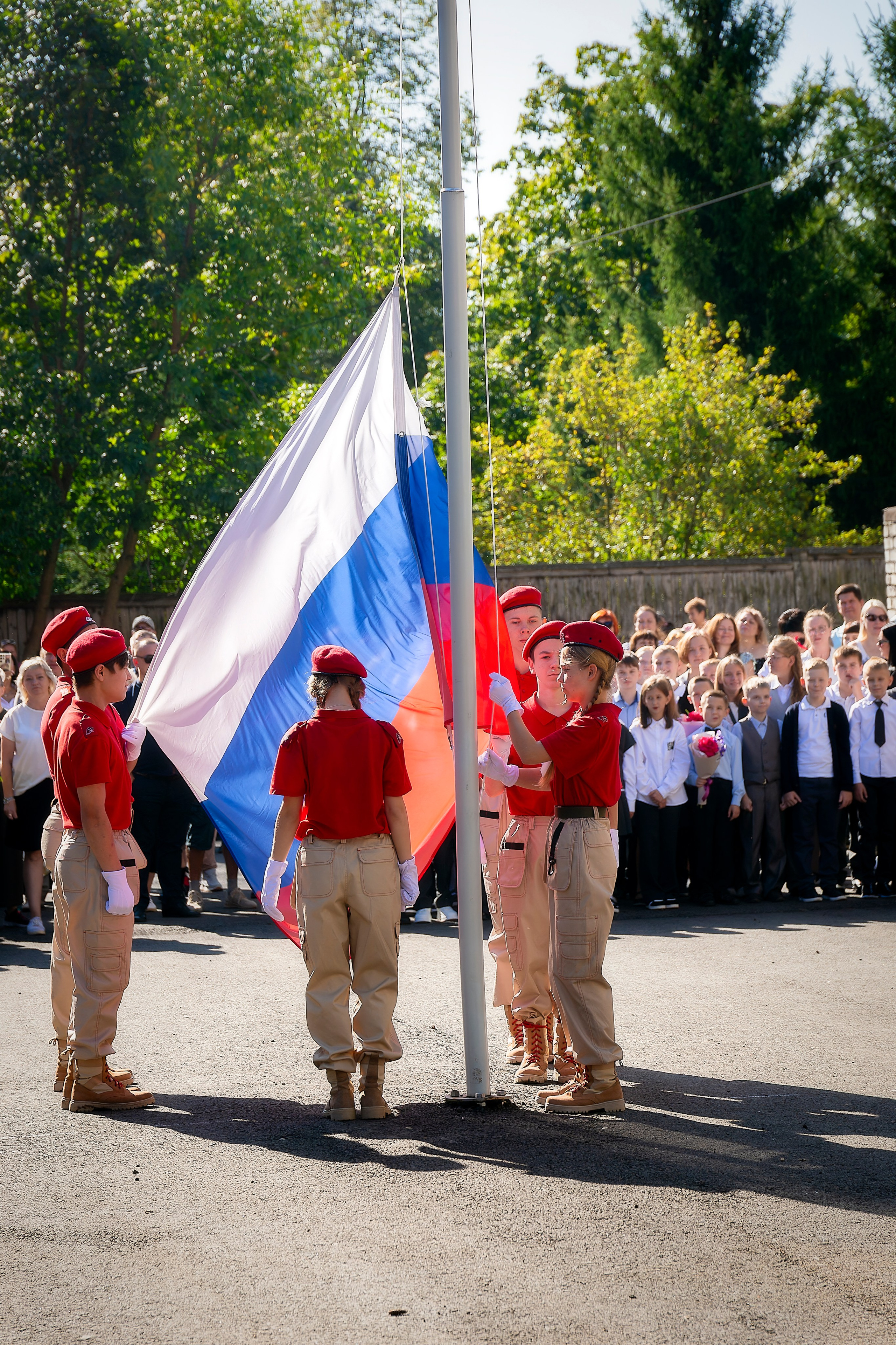1 Сентября. Школа № 135. Лев Постнов.Фотограф. Нижний Новгород