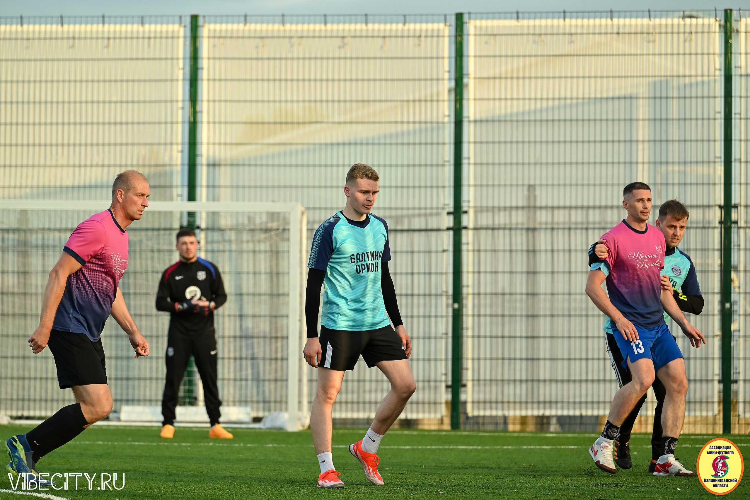 ИГРЫ МИНИ-ФУТБОЛЬНОЙ И КОРПОРАТИВНОЙ ЛИГИ. VIBECITY.RU Вайб Сити Ру Фоторепортажи Фотоотчеты Калининград