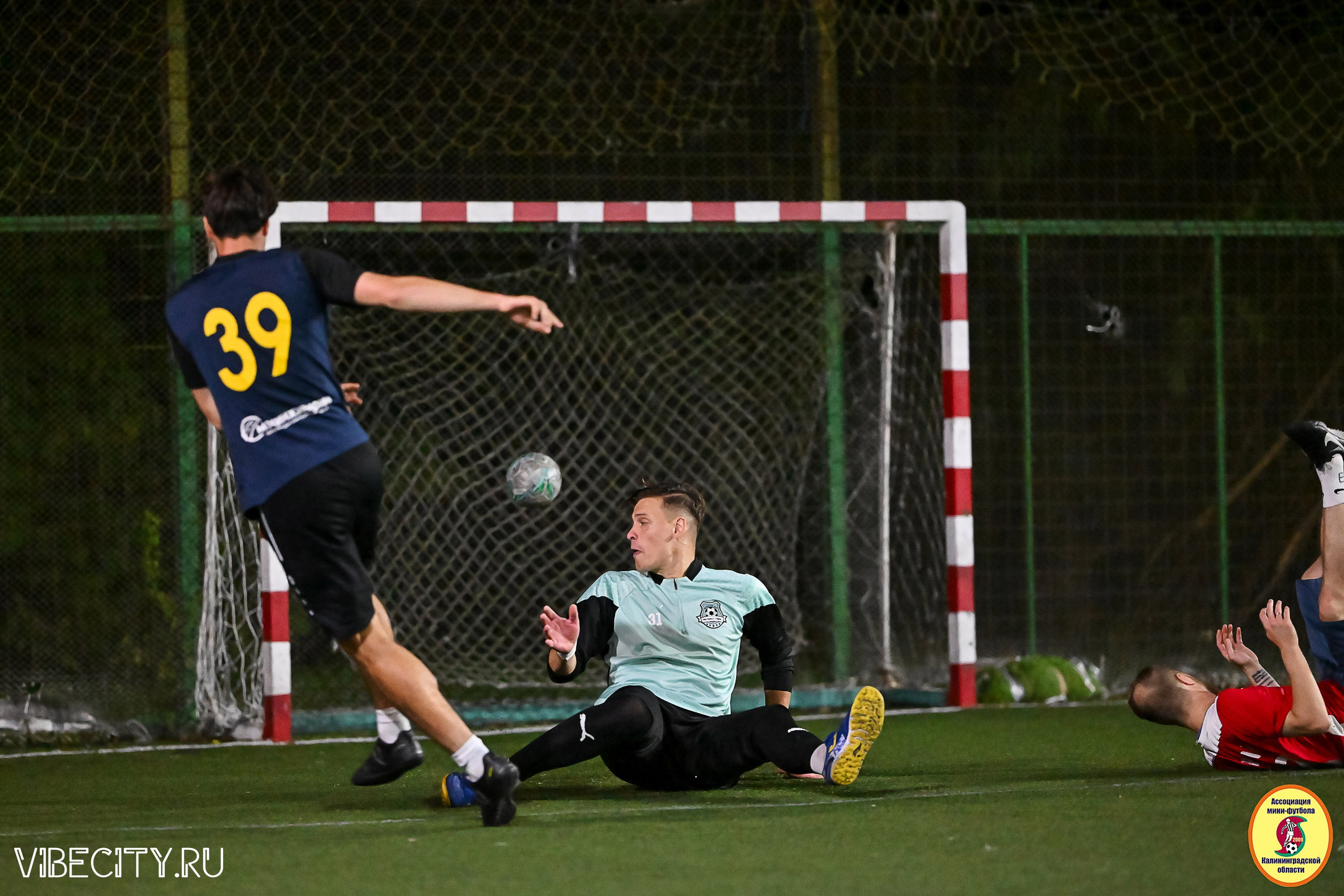 ФИНАЛЬНЫЕ ИГРЫ КУБКА МИНИ-ФУТБОЛЬНОЙ ЛИГИ И КУБКА КОРПОРАТИВНОЙ МФЛ 2025. VIBECITY.RU Вайб Сити Ру Фоторепортажи Фотоотчеты Калининград